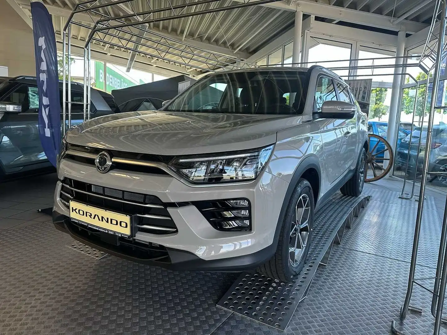 SsangYong Korando 1.5 T-GDi 2WD AT Bliss Beige - 1