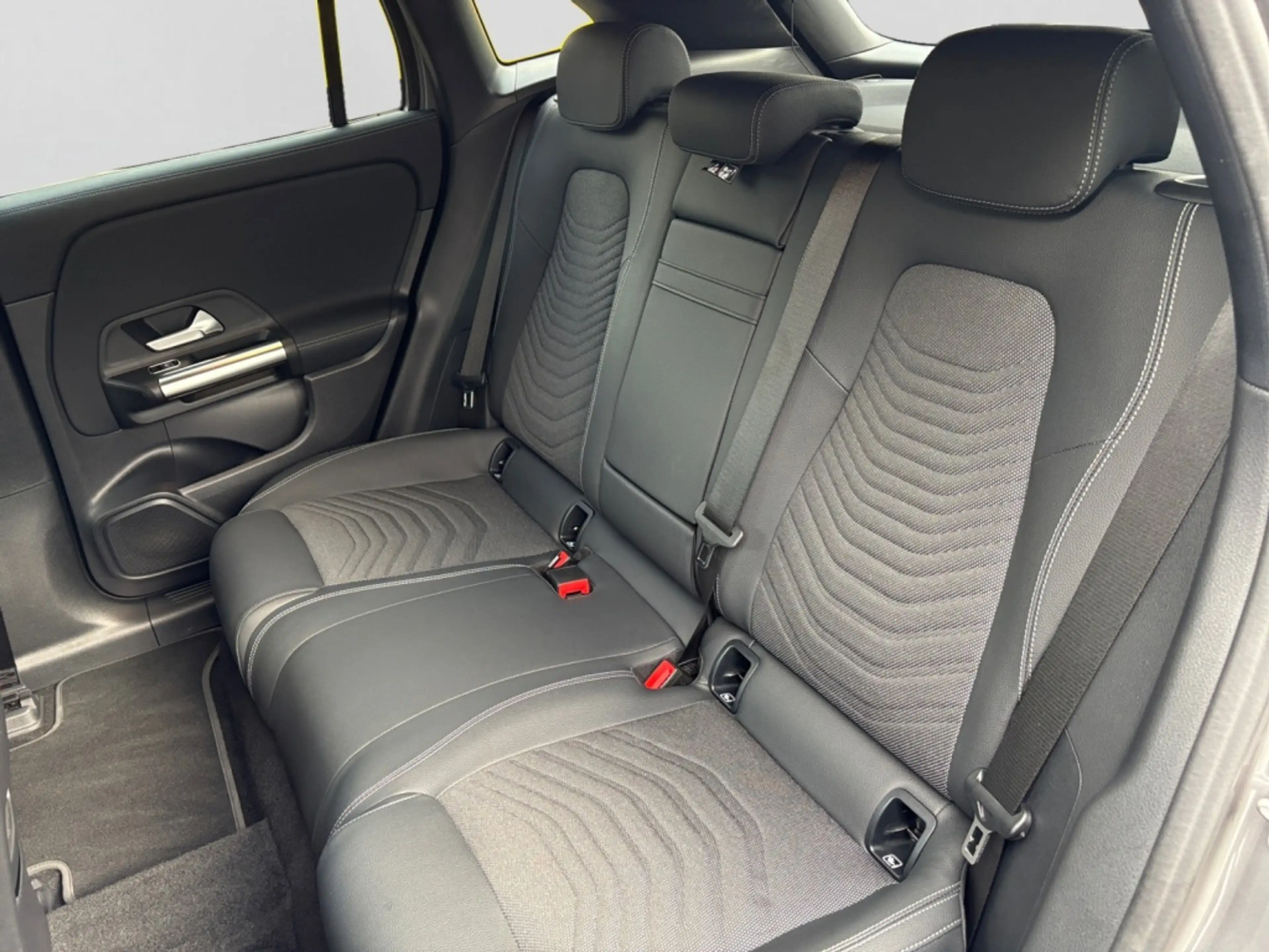 Mercedes-Benz EQA 250 + PROGRESSIVE|KAM|TOTW|SHZ|EASYP|AMBIENTE — photo 15