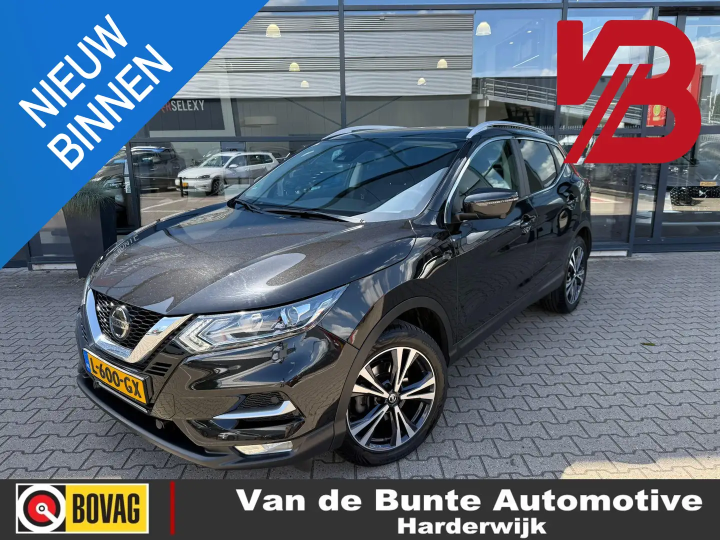 Nissan Qashqai 1.3 DIG-T N-Connecta *Trekhaak & 360 camera* Zwart - 1