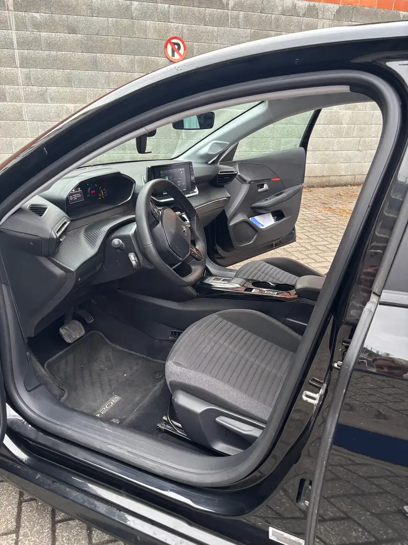 Peugeot e-208 Negro - 1