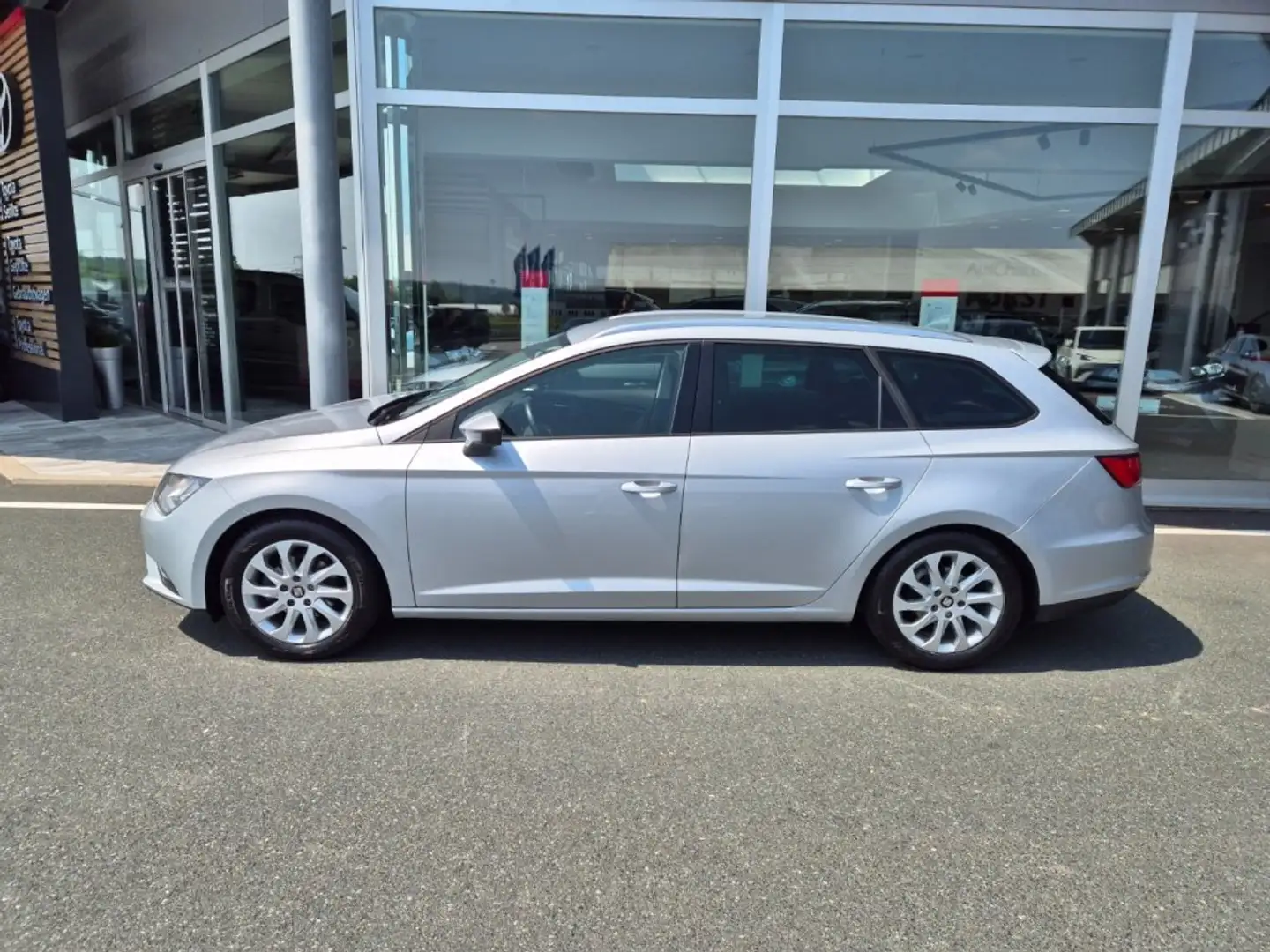 SEAT Leon ST Executive 1,6 TDI CR Ecomotive *AHV*8-Fach* Grau - 2