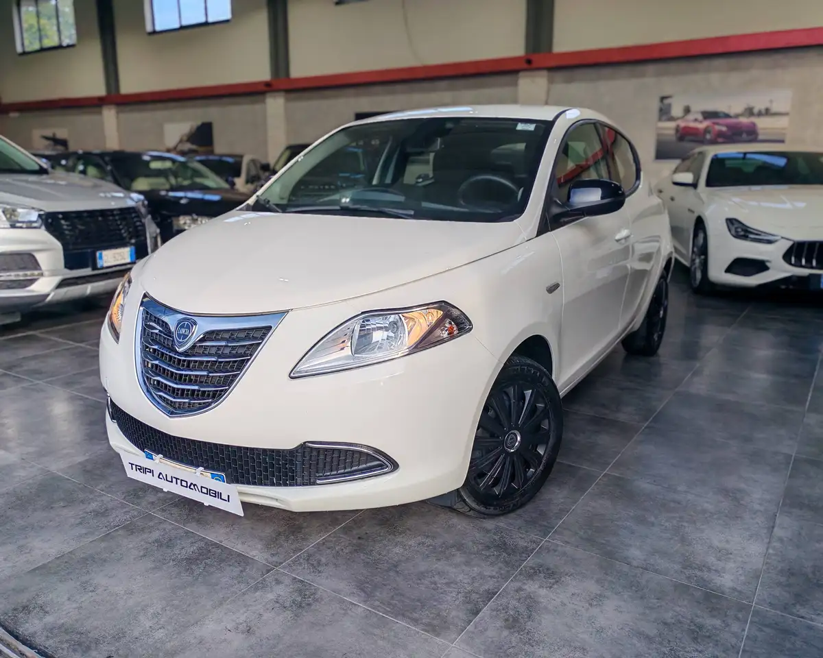 Lancia Ypsilon