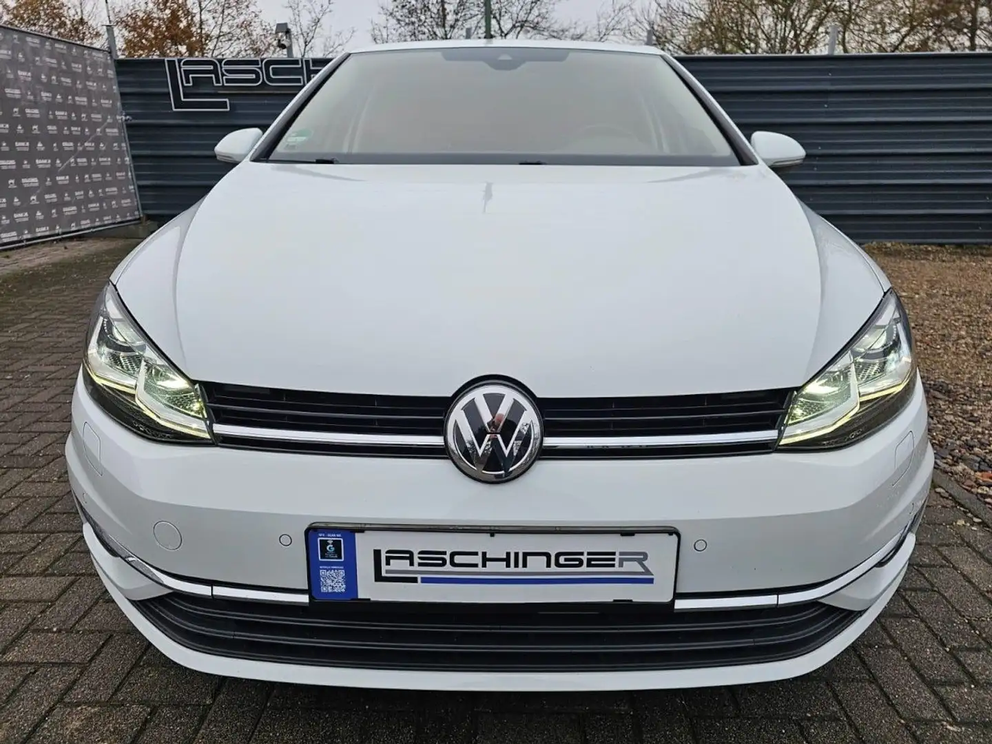 Volkswagen Golf VII 1.5 ACT HIGHLINE DSG LEDER LED NAVI VIR Weiß - 2