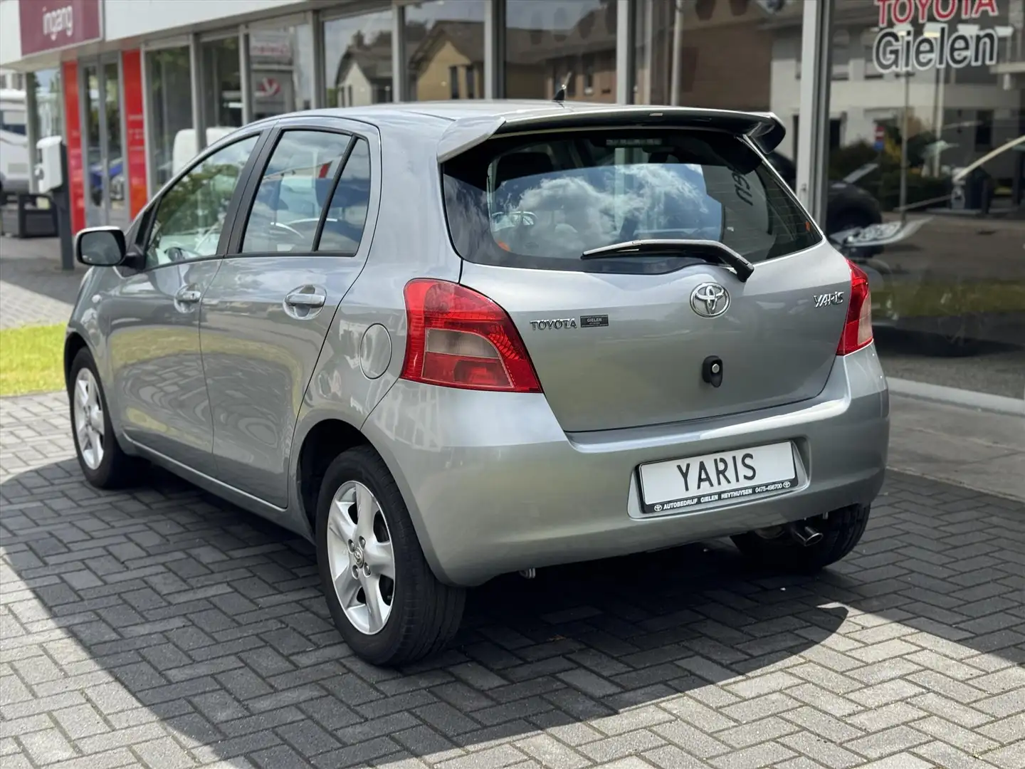 Toyota Yaris 1.3 VVTI 5-DRS Sol | Eerste eigenaar, Aircondition Grijs - 2