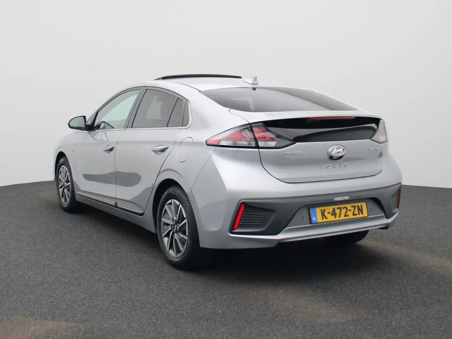 Hyundai IONIQ Premium EV 38 kWh SCHUIFDAK | LEDER | WINTERPAKKET Gris - 2