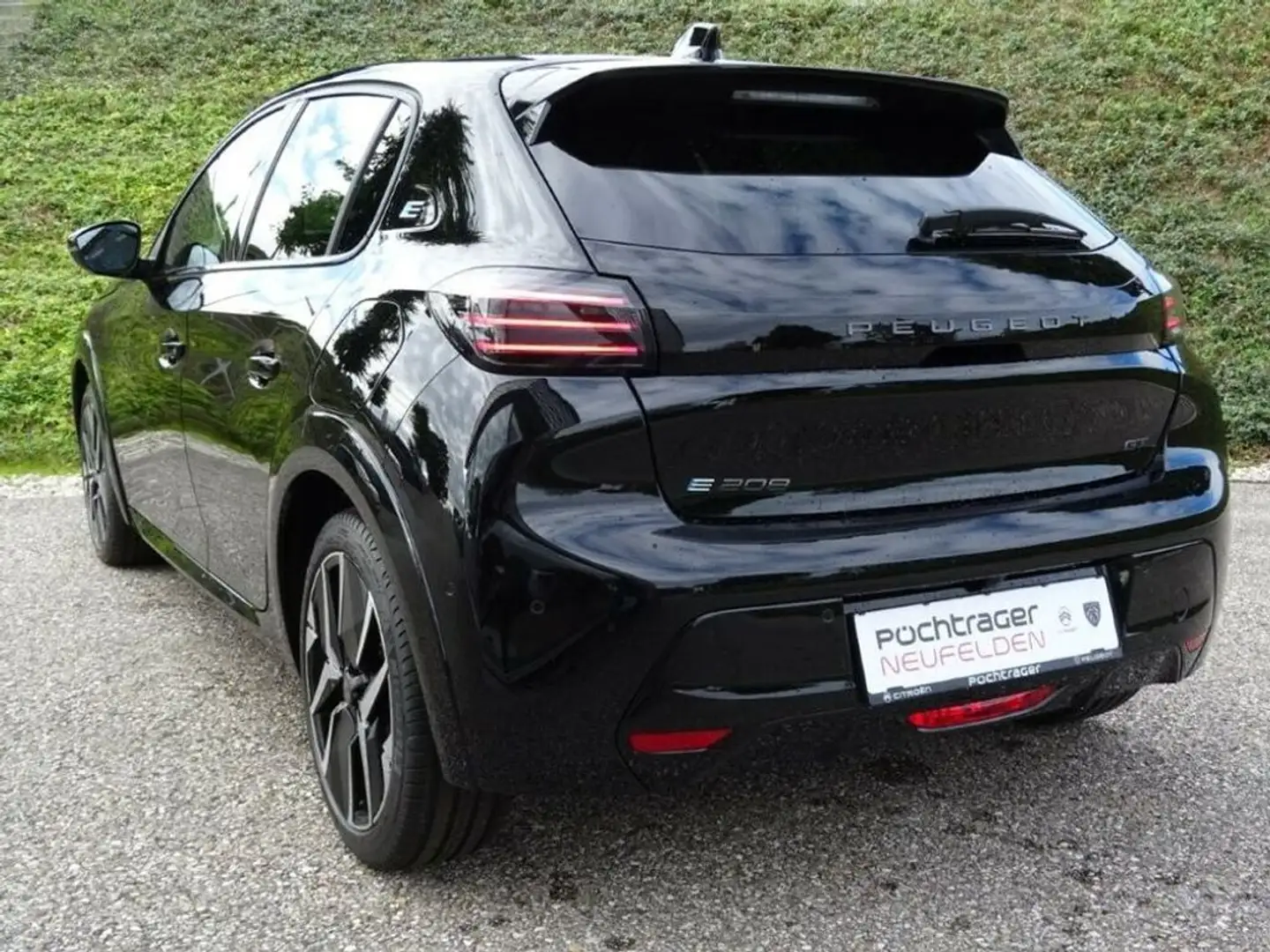 Peugeot 208 (e-) GT 54 kWh 156 V2L Schwarz - 2