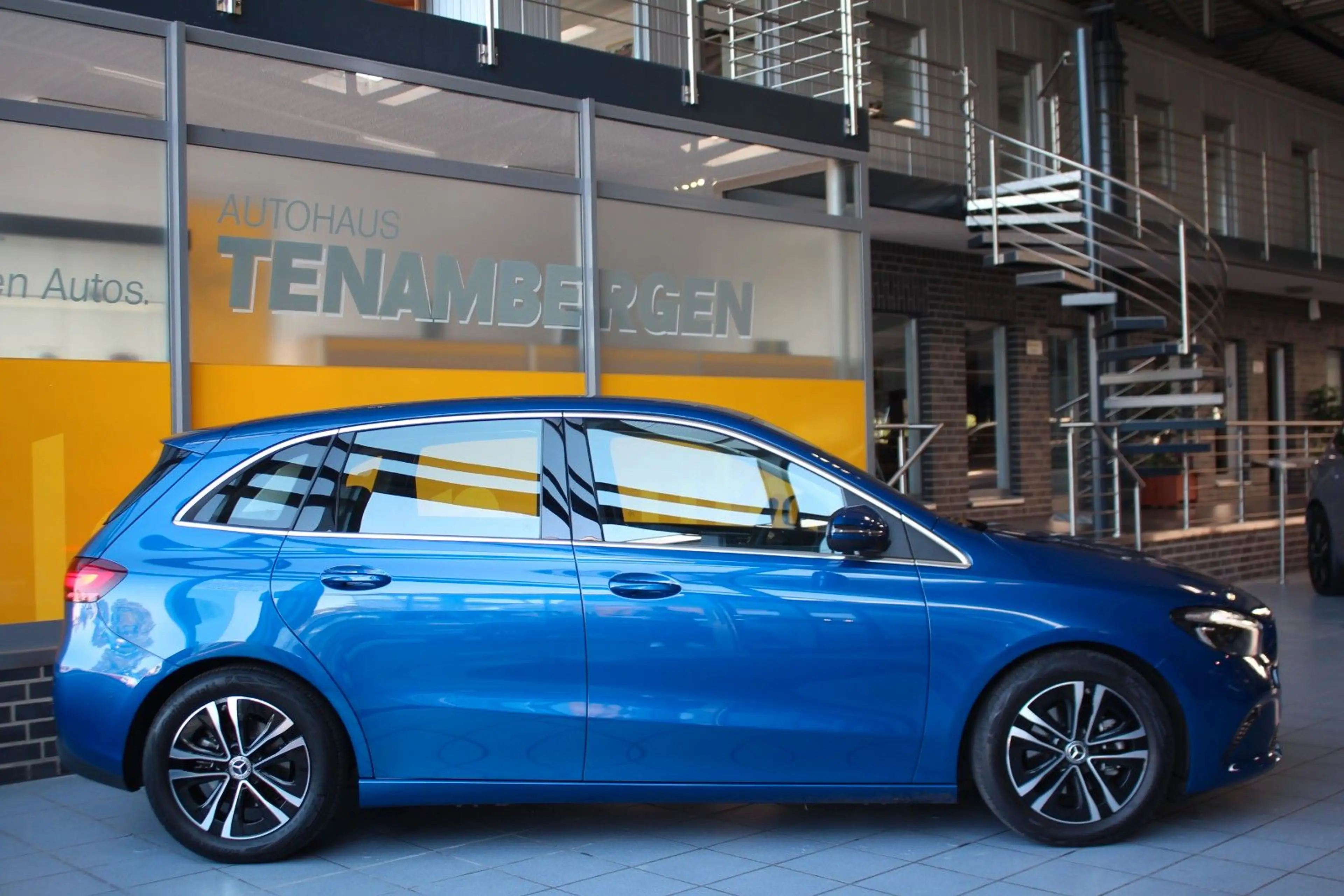 Mercedes-Benz B 200 Pregressive Advanced Navi Kamera LED ACC — photo 3