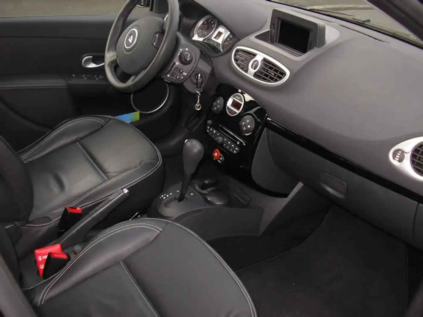 Renault Clio Clio III dCi 75 Noir - 1