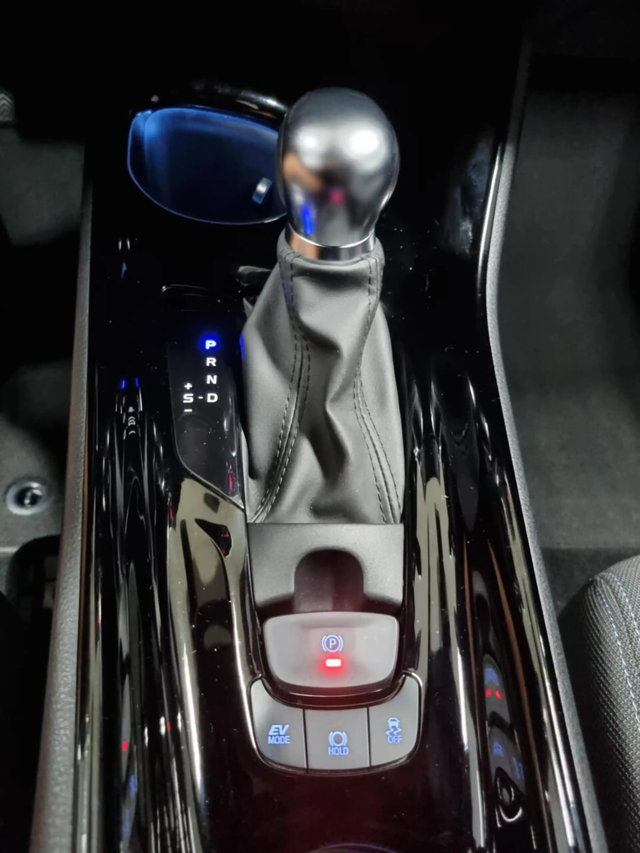 Toyota C-HR 2.0 Hybrid Style Bi-Tone / BSM / PDC — photo 37