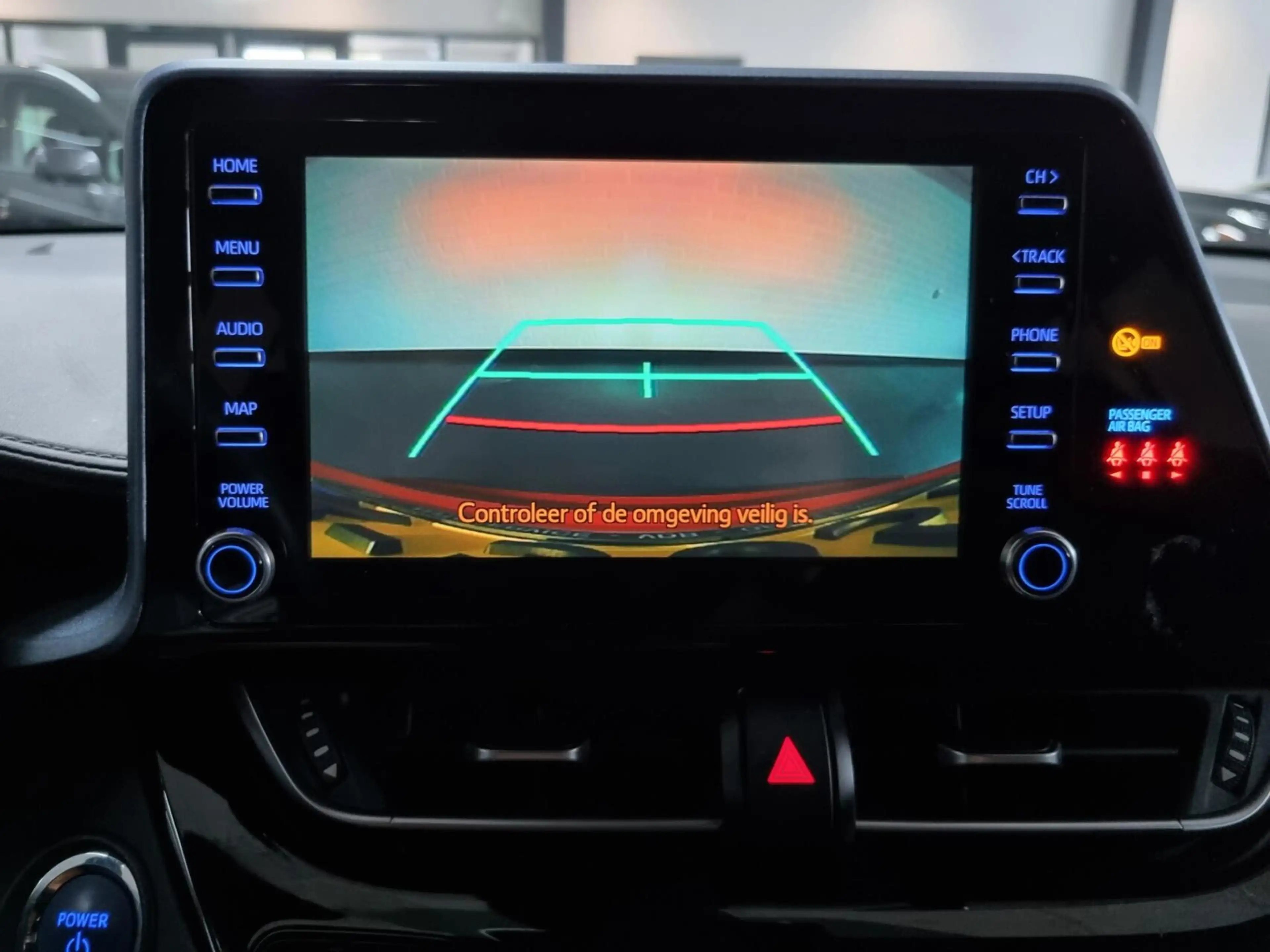Toyota C-HR 2.0 Hybrid Style Bi-Tone / BSM / PDC — photo 15