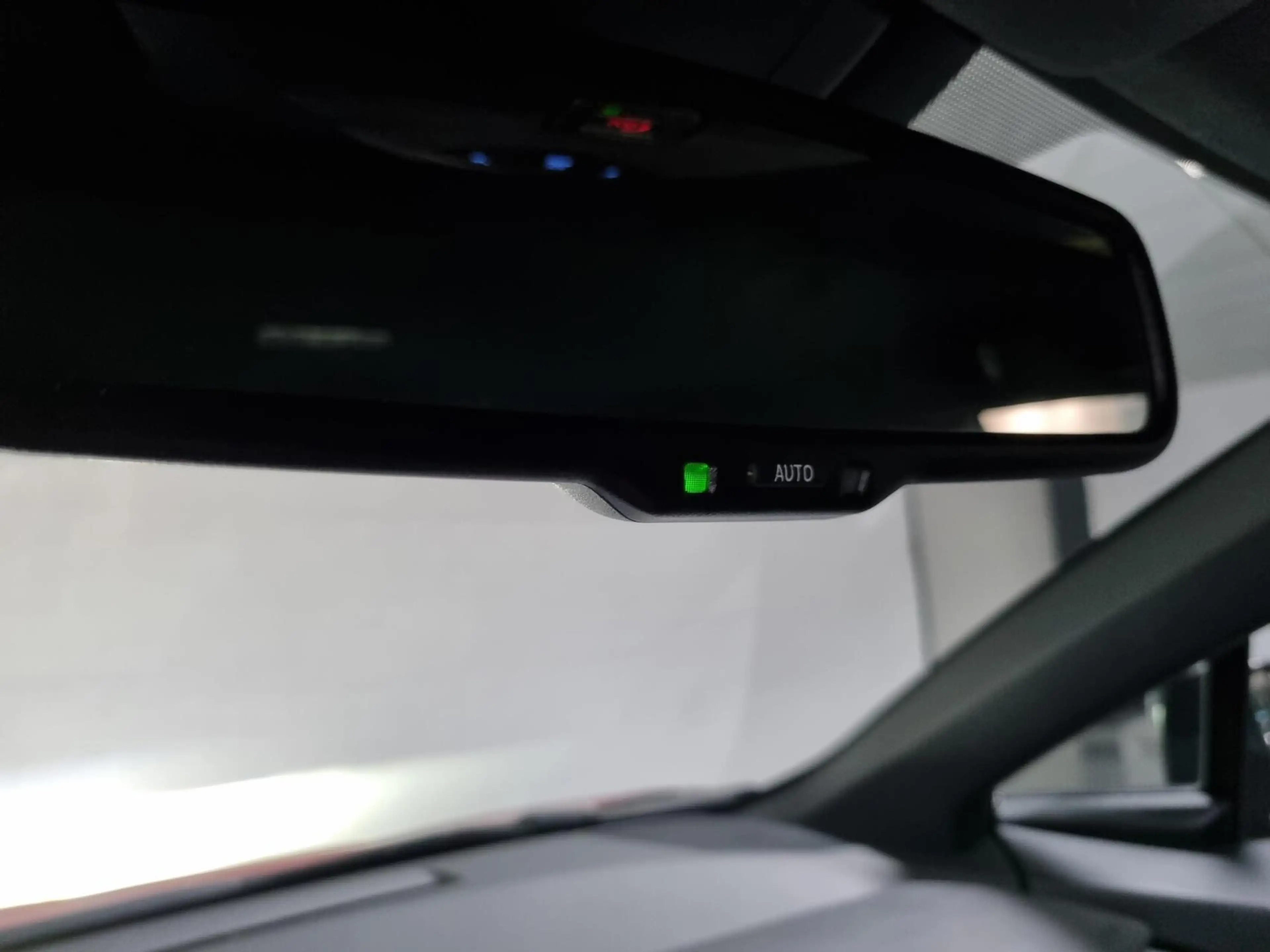 Toyota C-HR 2.0 Hybrid Style Bi-Tone / BSM / PDC — photo 41