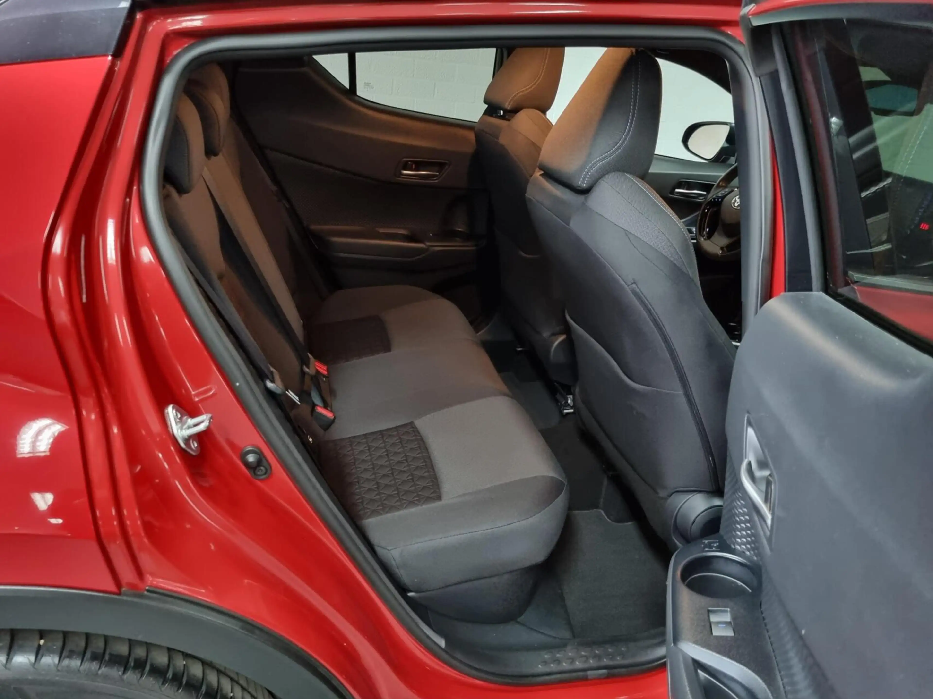 Toyota C-HR 2.0 Hybrid Style Bi-Tone / BSM / PDC — photo 23