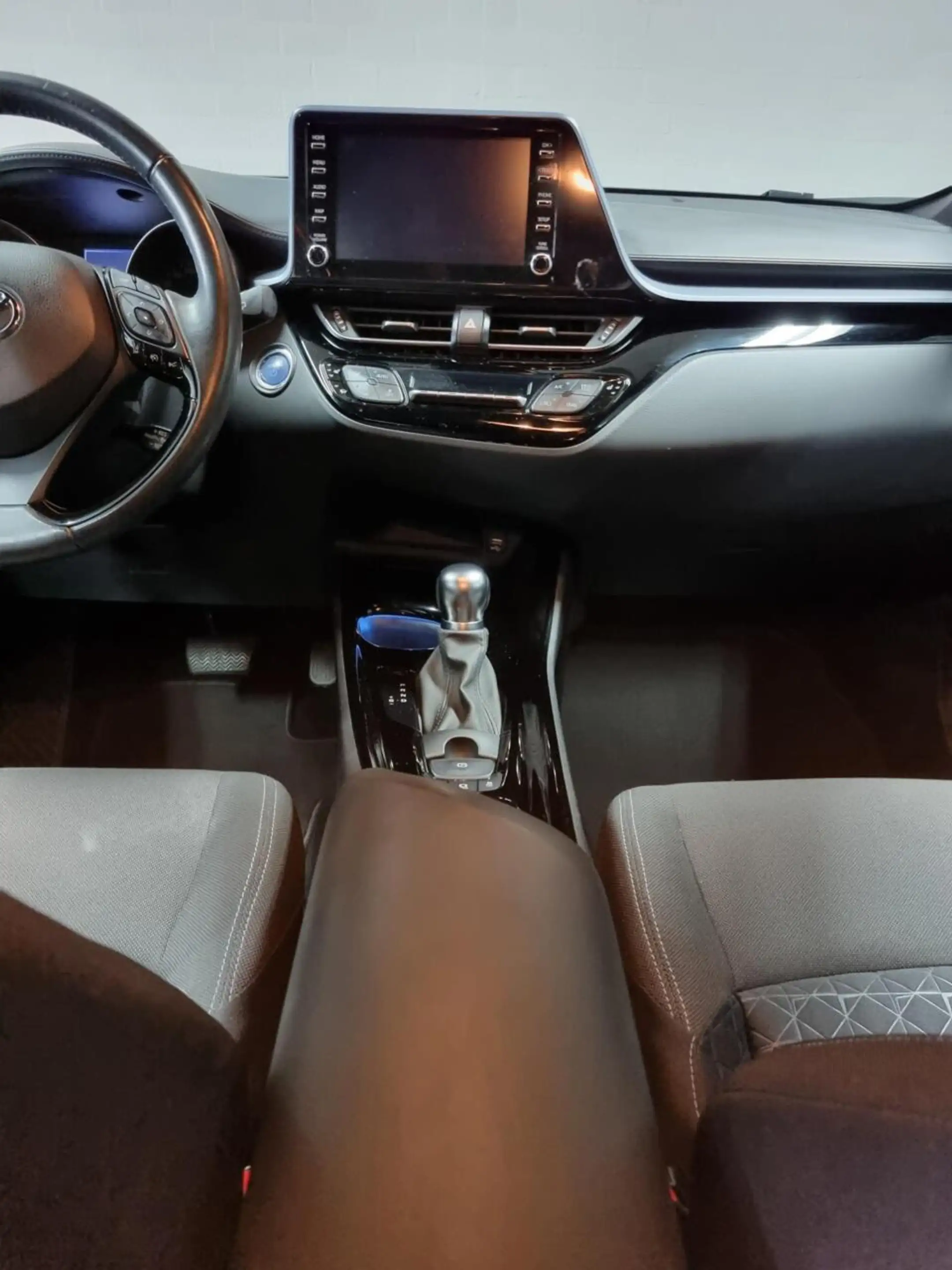 Toyota C-HR 2.0 Hybrid Style Bi-Tone / BSM / PDC — photo 30