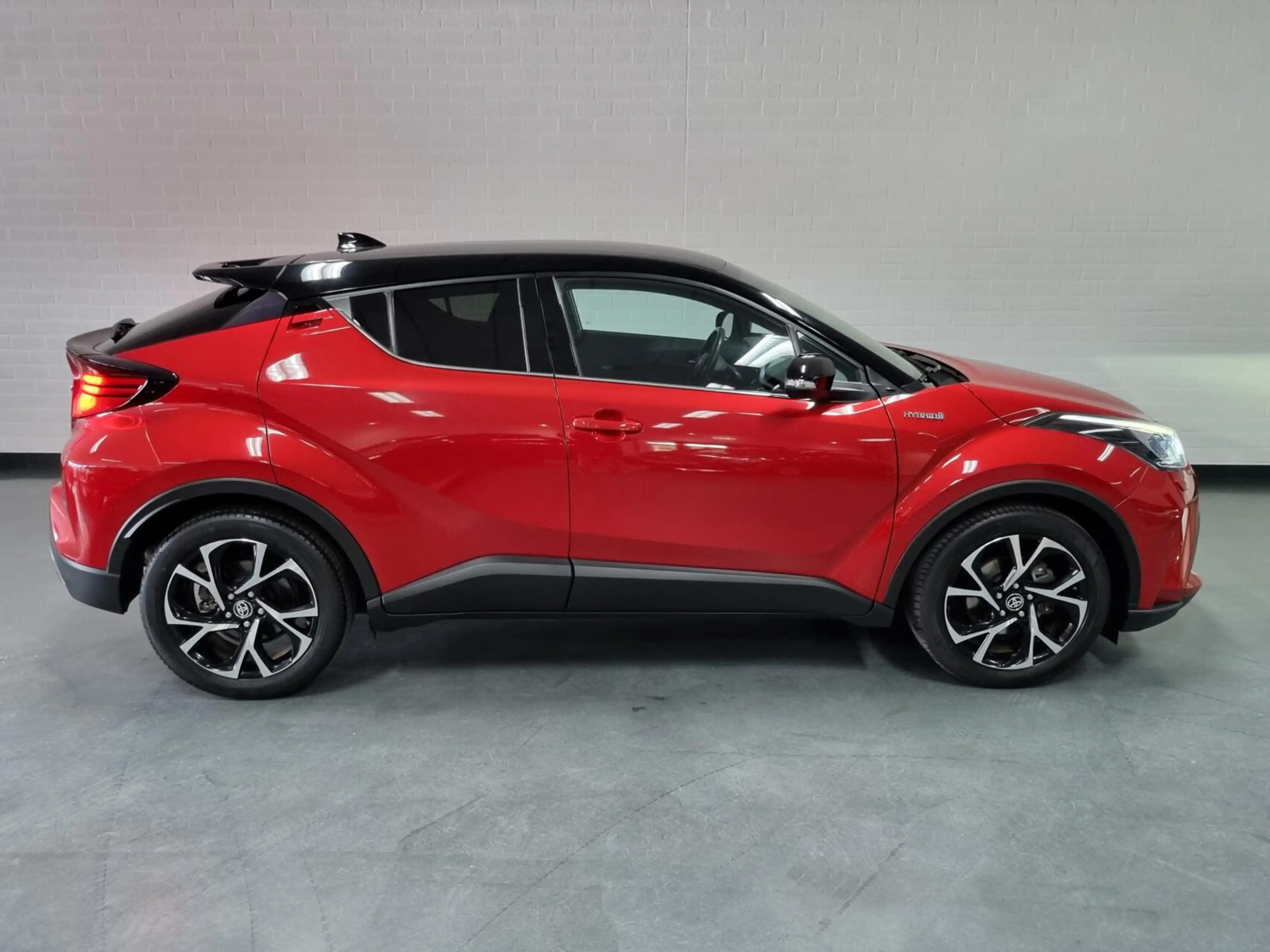 Toyota C-HR 2.0 Hybrid Style Bi-Tone / BSM / PDC — photo 6