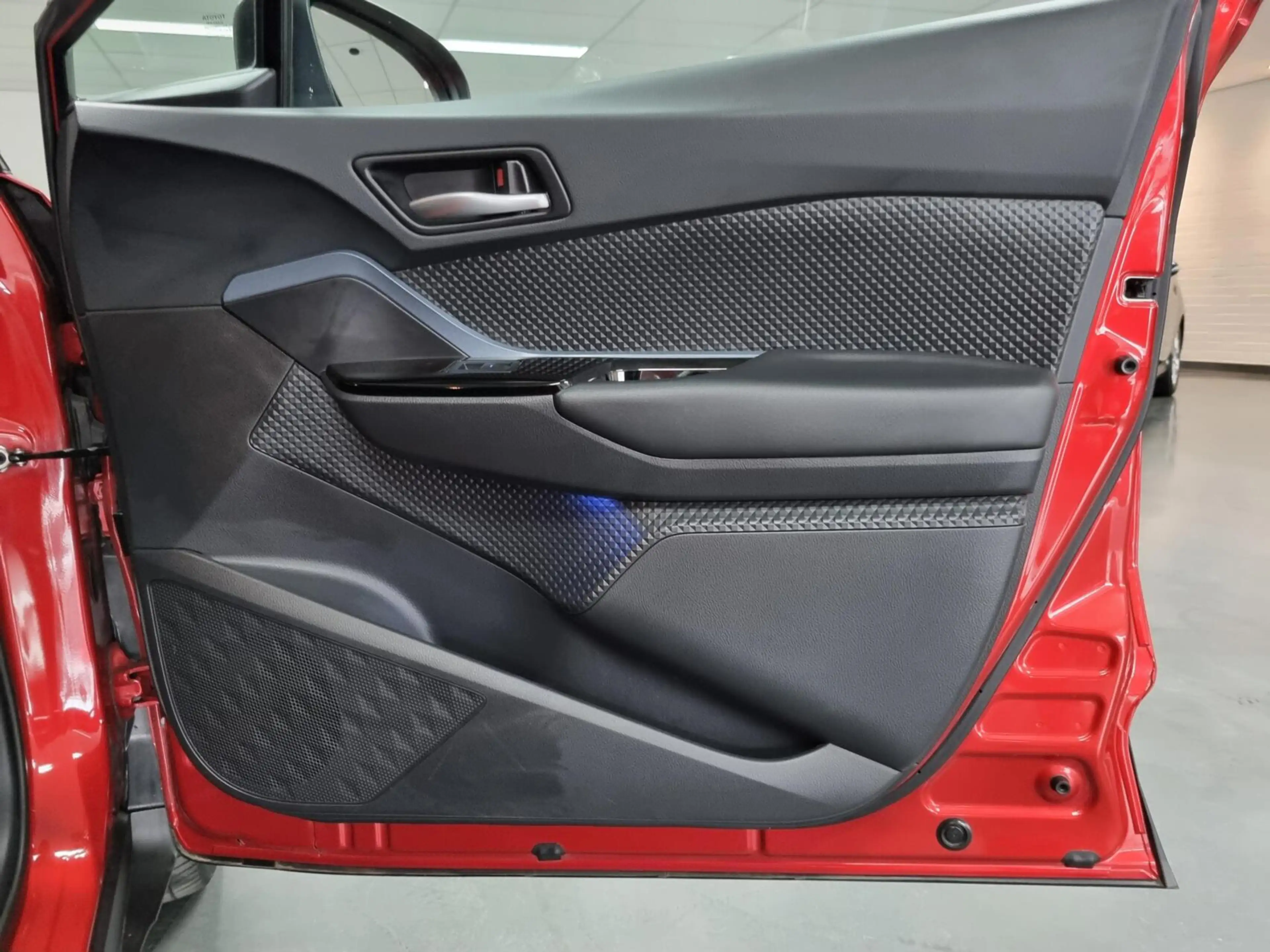 Toyota C-HR 2.0 Hybrid Style Bi-Tone / BSM / PDC — photo 22