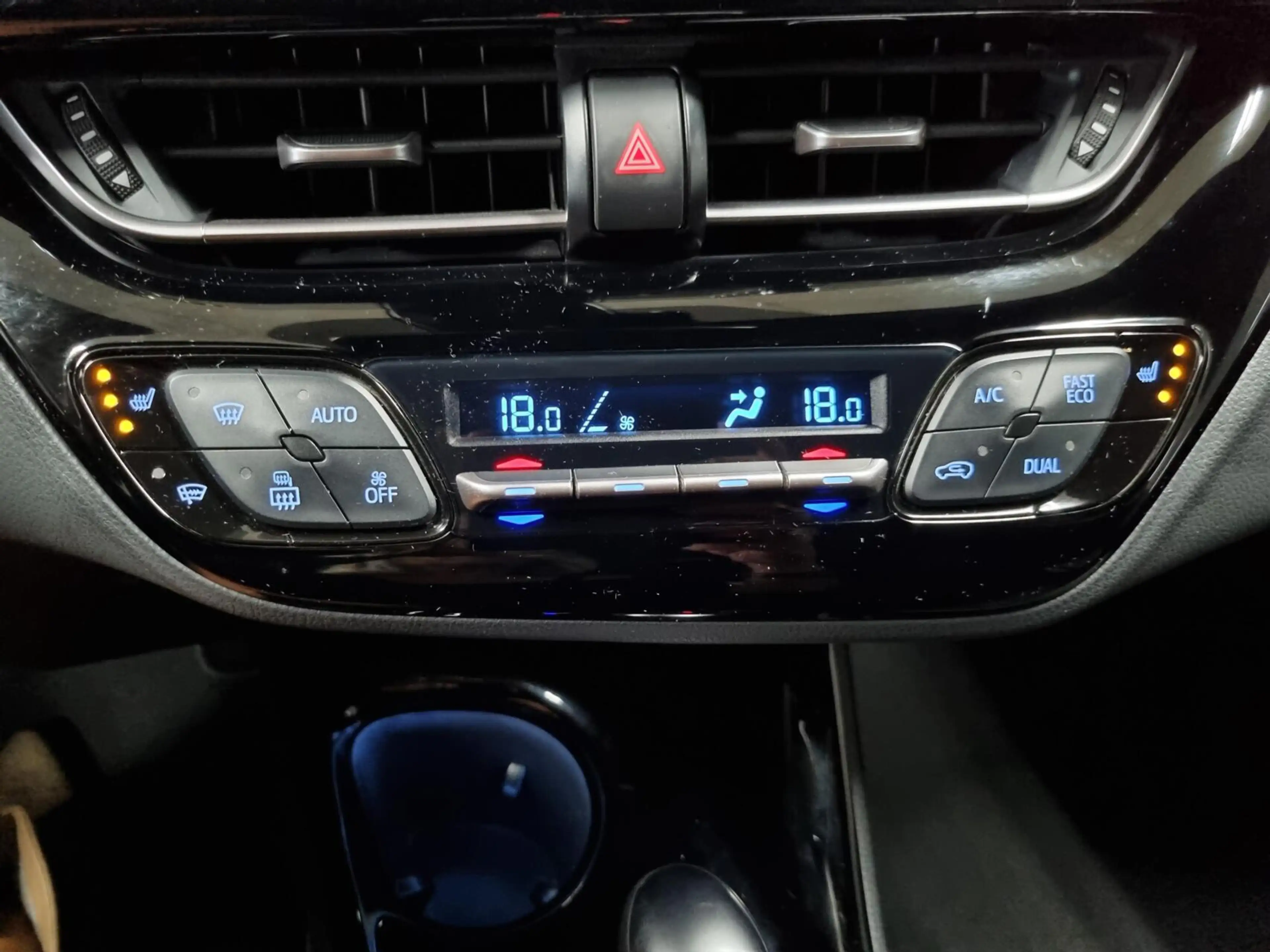 Toyota C-HR 2.0 Hybrid Style Bi-Tone / BSM / PDC — photo 39