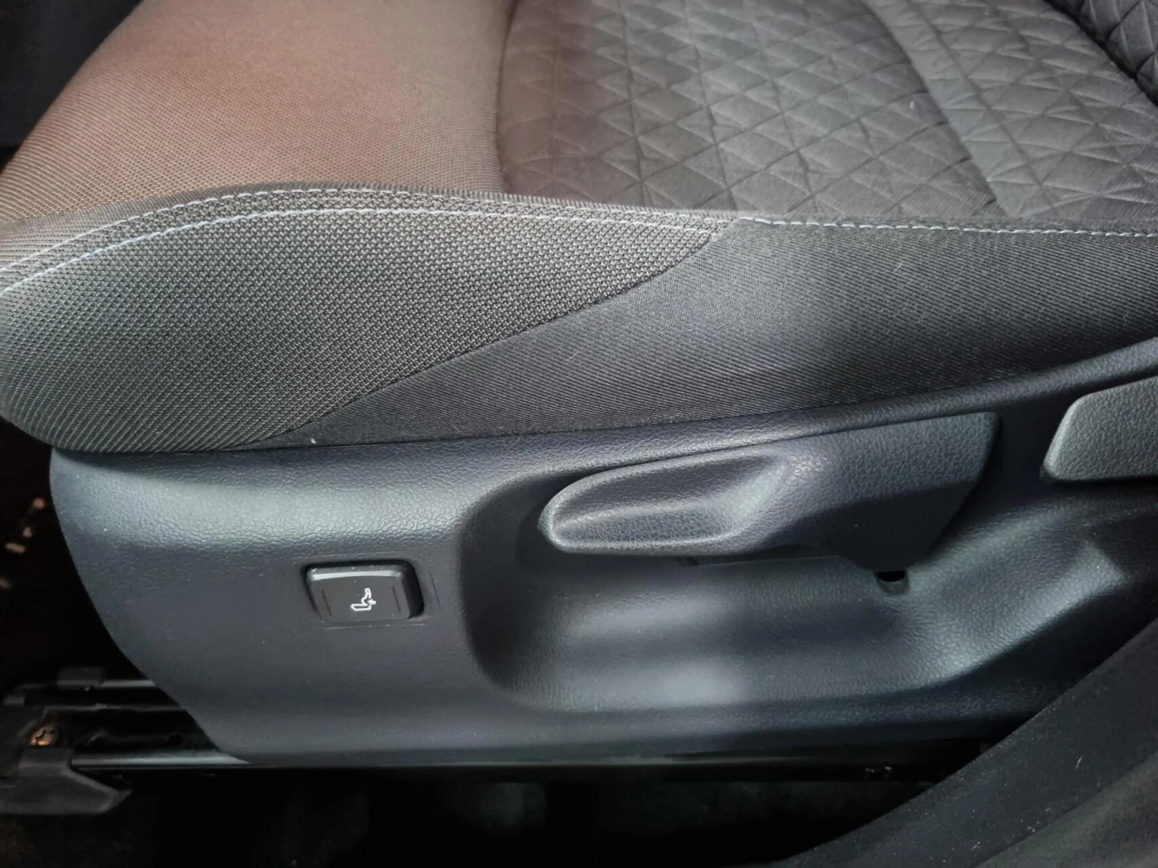 Toyota C-HR 2.0 Hybrid Style Bi-Tone / BSM / PDC — photo 10