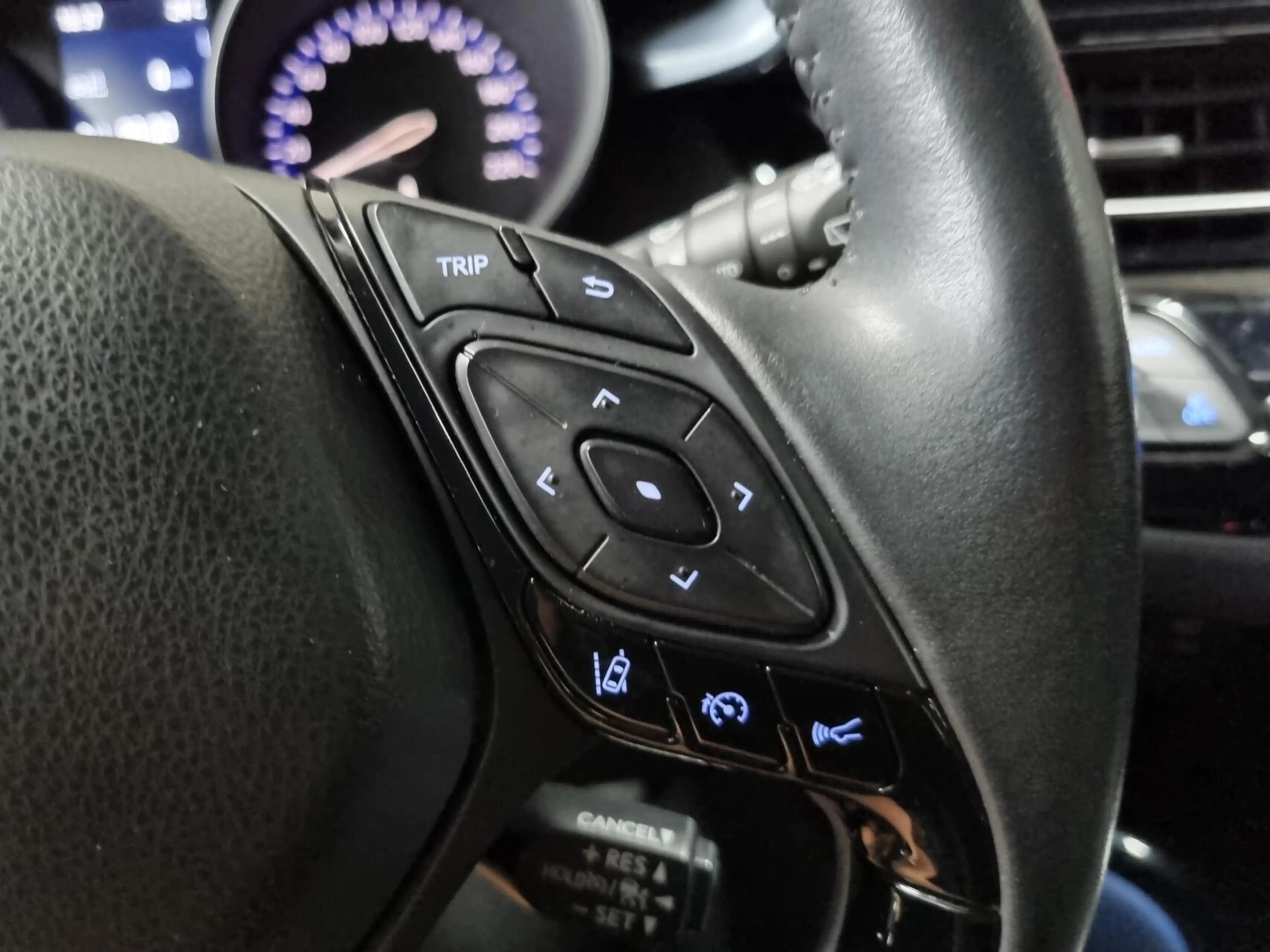 Toyota C-HR 2.0 Hybrid Style Bi-Tone / BSM / PDC — photo 36