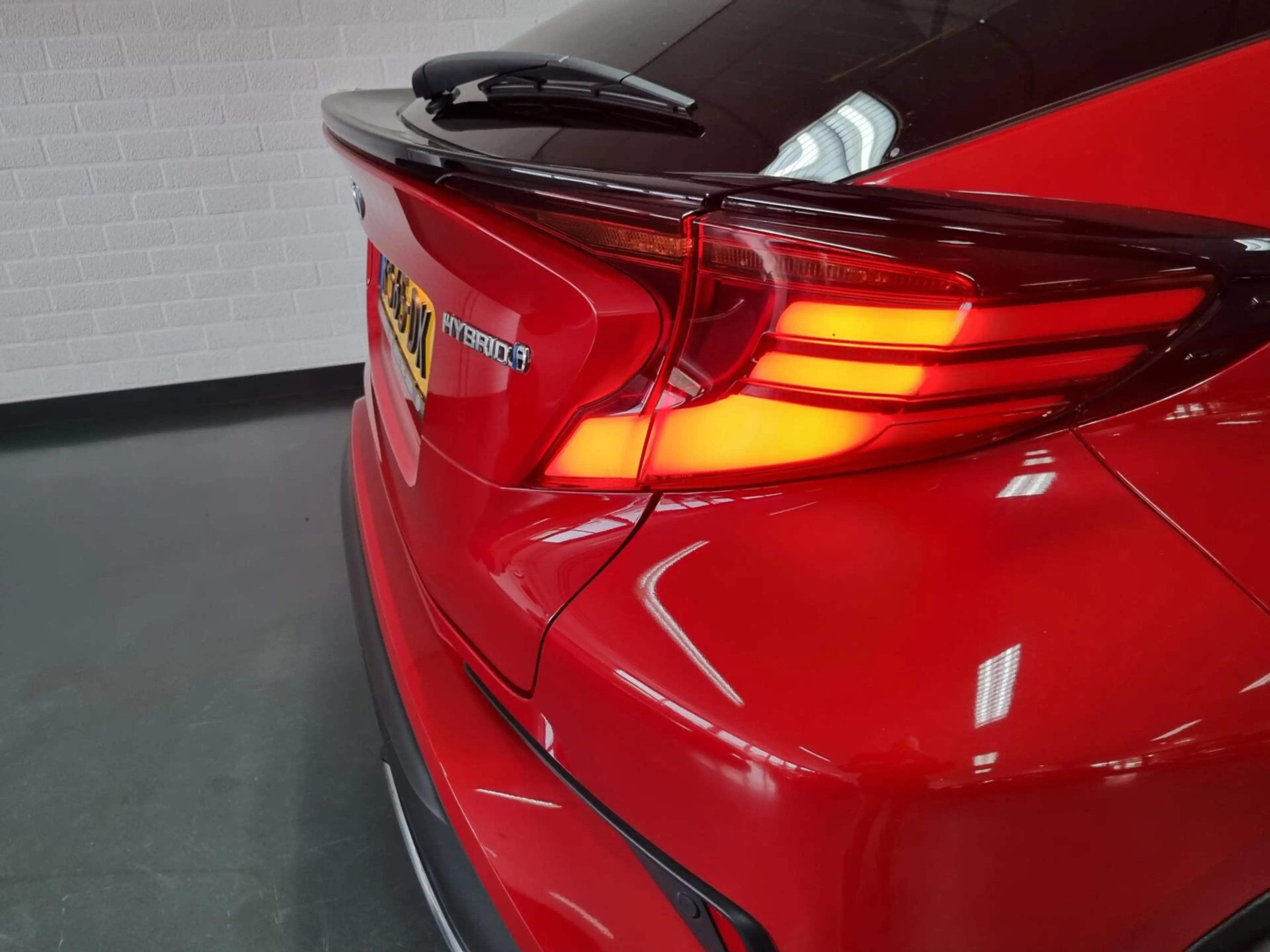 Toyota C-HR 2.0 Hybrid Style Bi-Tone / BSM / PDC — photo 18