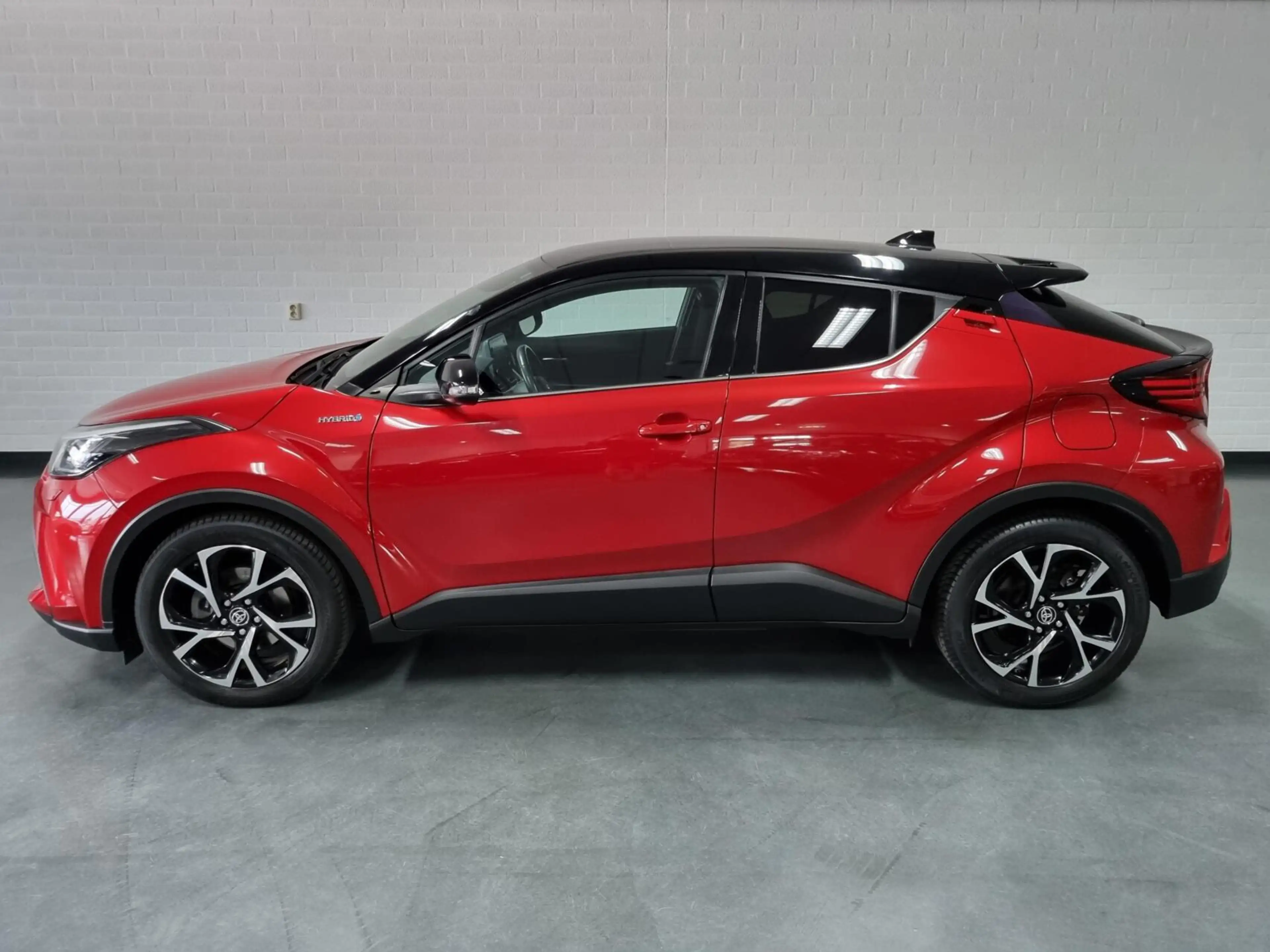 Toyota C-HR 2.0 Hybrid Style Bi-Tone / BSM / PDC — photo 4