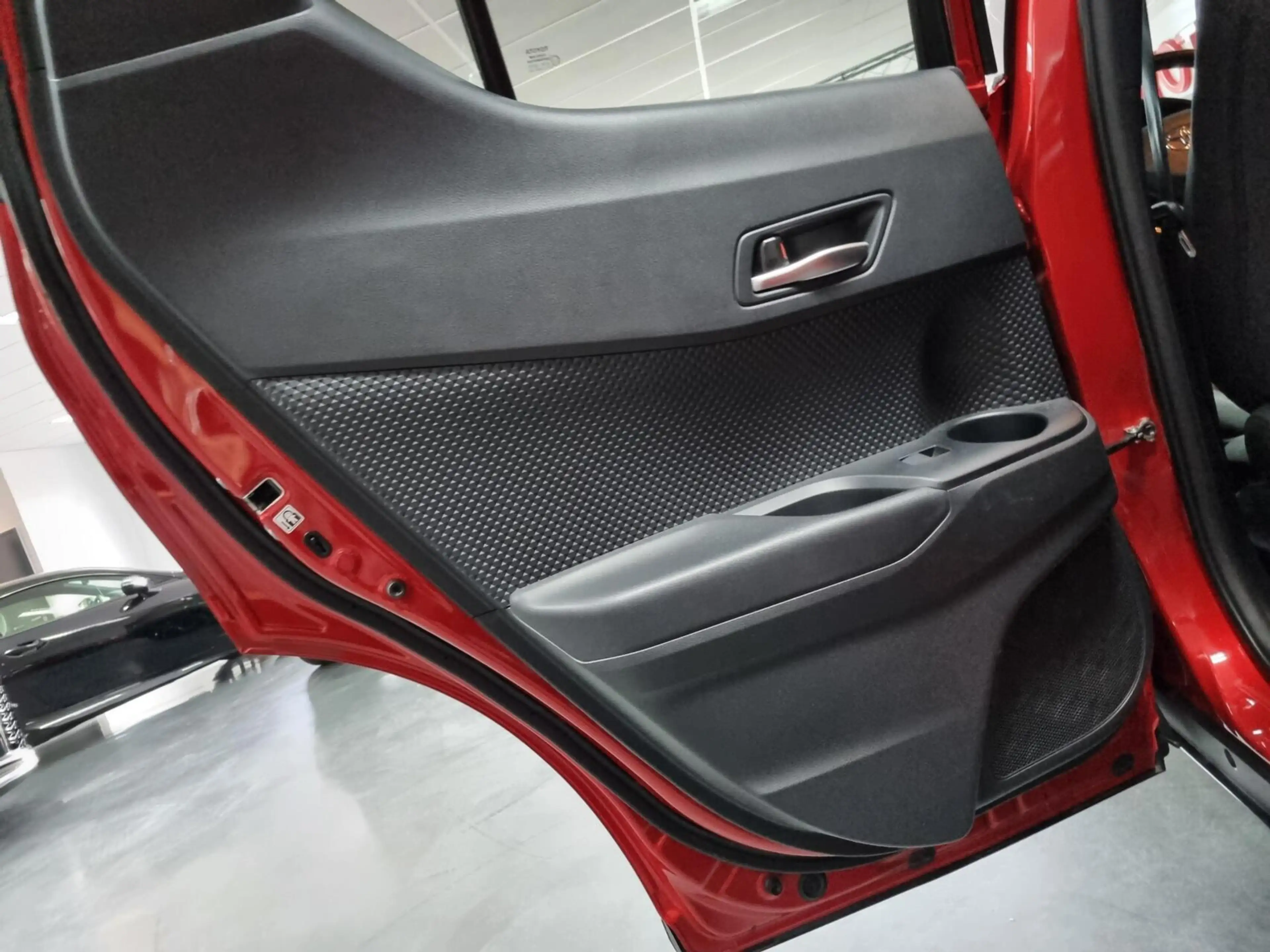 Toyota C-HR 2.0 Hybrid Style Bi-Tone / BSM / PDC — photo 14