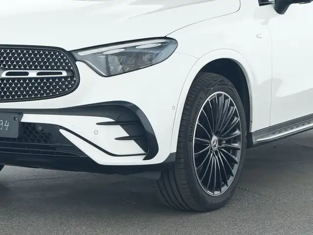 Mercedes-Benz GLC view 4