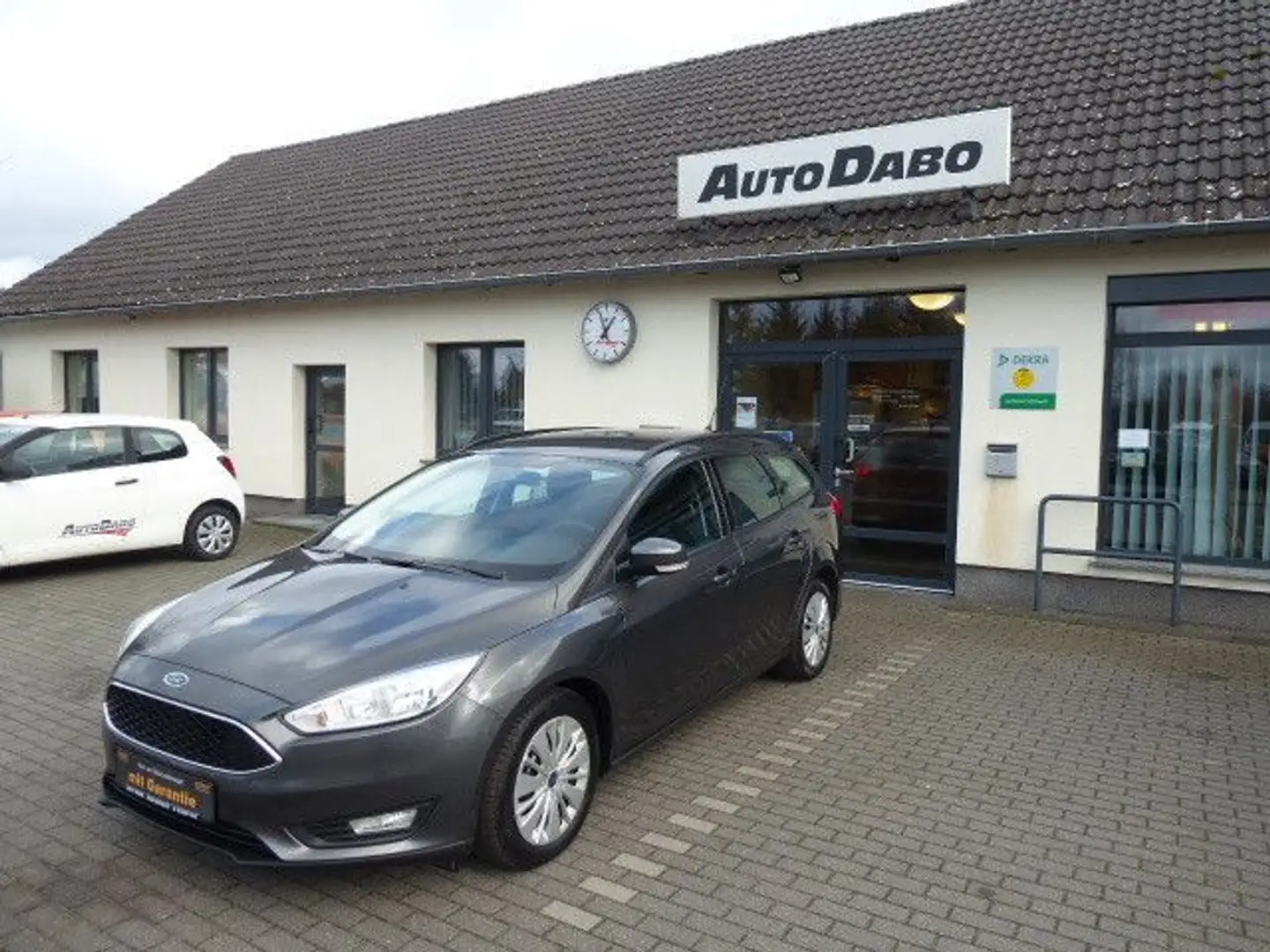 Ford Focus Turnier Business Grau - 1