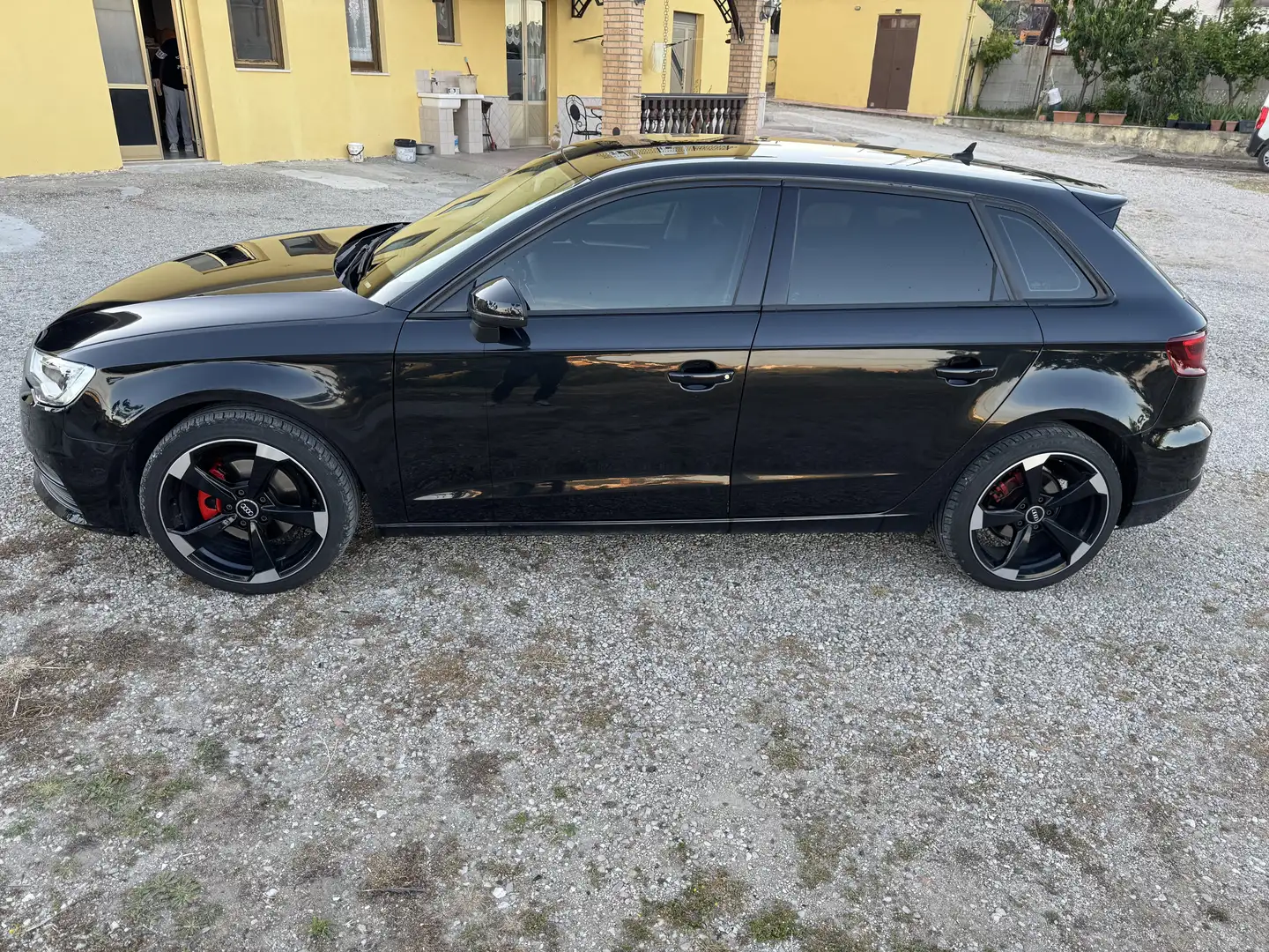 Audi Audi A3 crna - 2