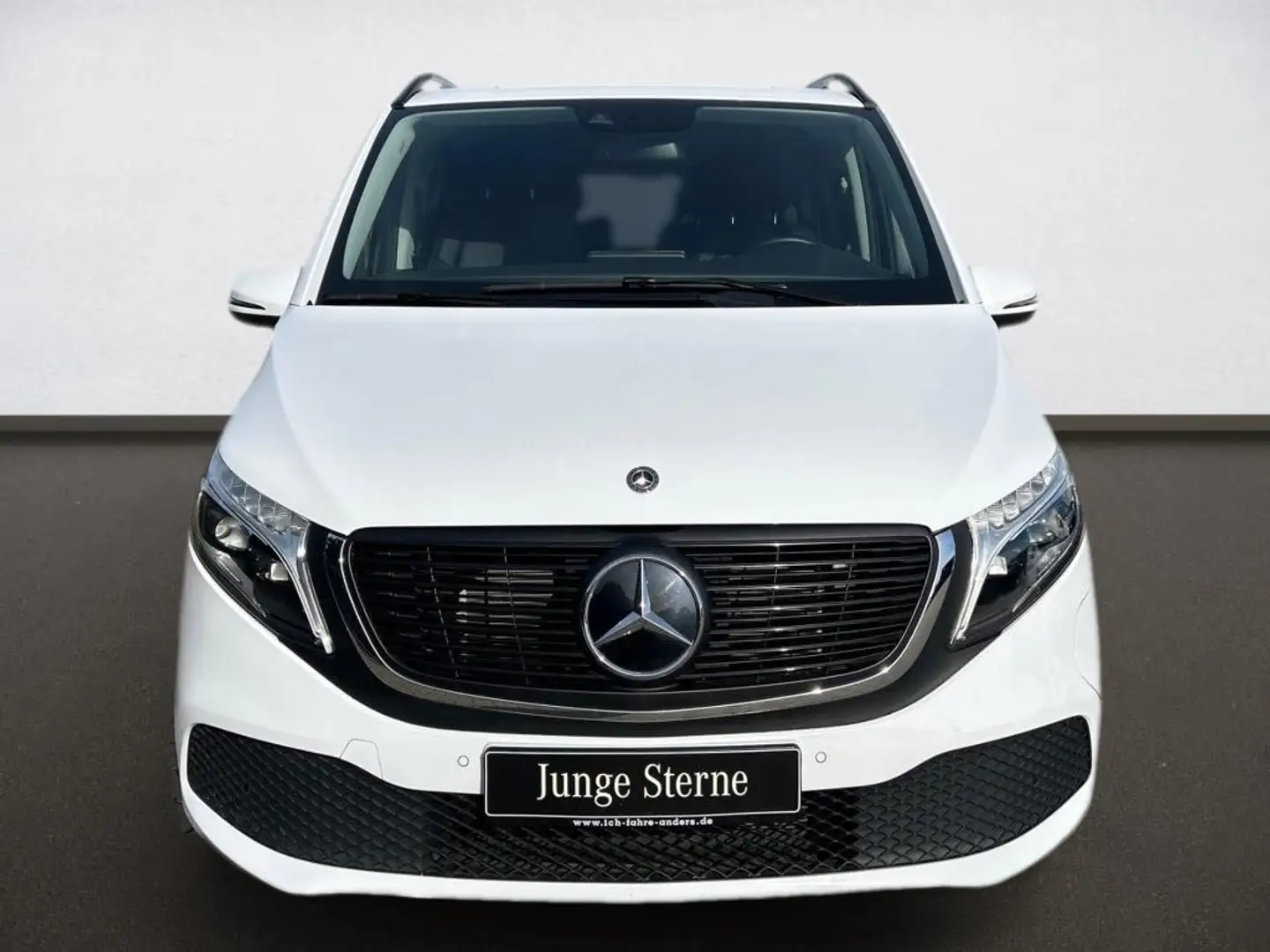 Mercedes-Benz EQV 300 Avantgarde Distro*LED*Navi*Kamera*Klima Bílá - 2