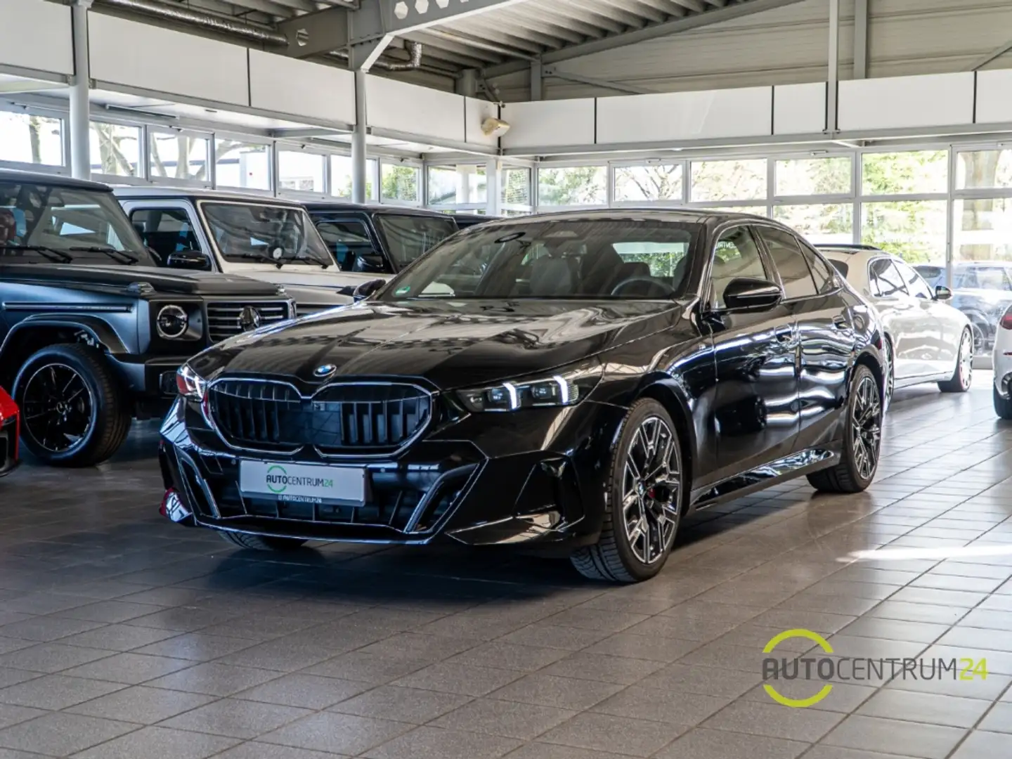 BMW 520 i M Sport Innovation Travel Pano B&W Comfort Schwarz - 2