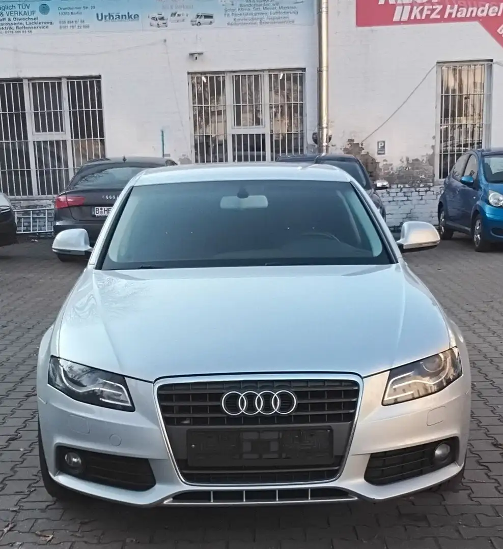 Audi A4 Lim. Attraction Silber - 2