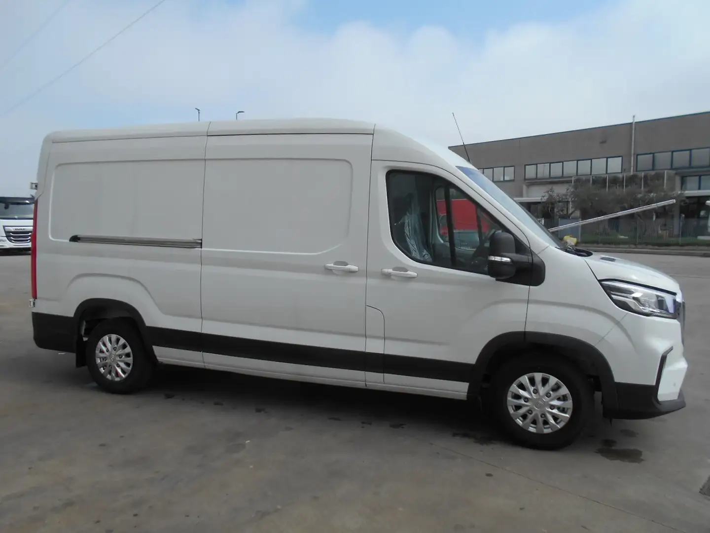 Maxus eDELIVERY 9 L3H2 Weiß - 2