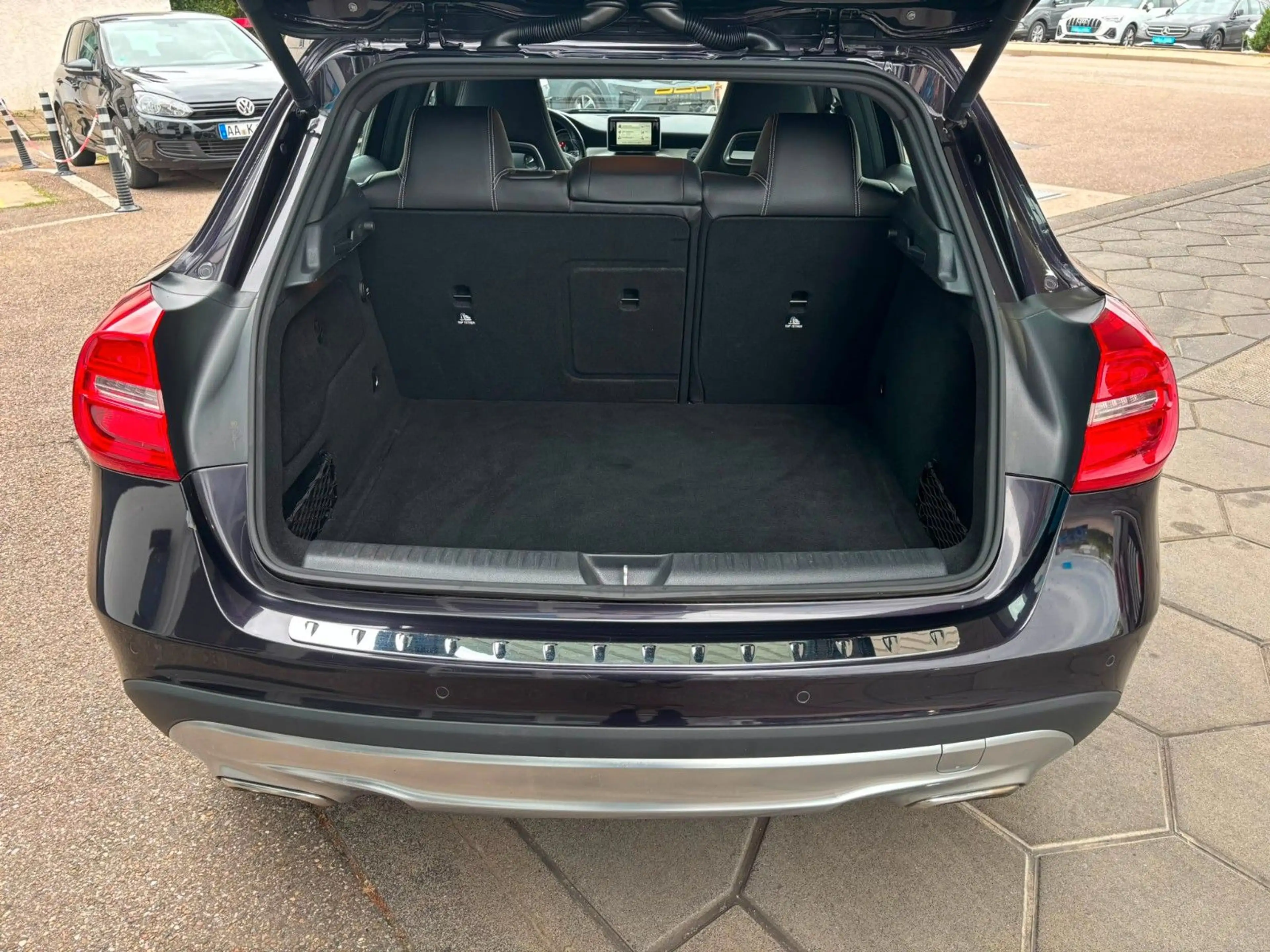 Mercedes-Benz GLA 250 4Matic Urban *Xenon/Navi/SHZ/Kamera* — photo 13