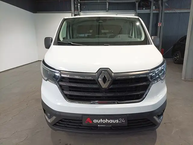 Renault Trafic view 2
