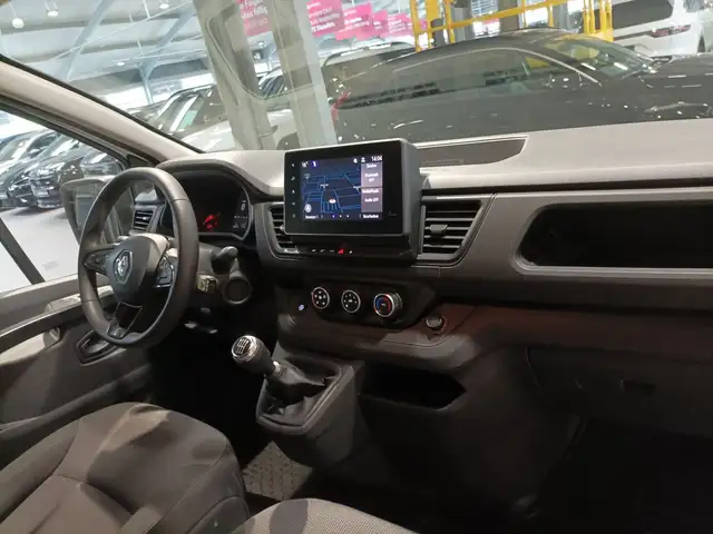 Renault Trafic view 9