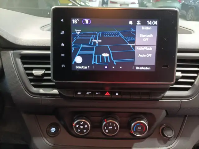 Renault Trafic view 12