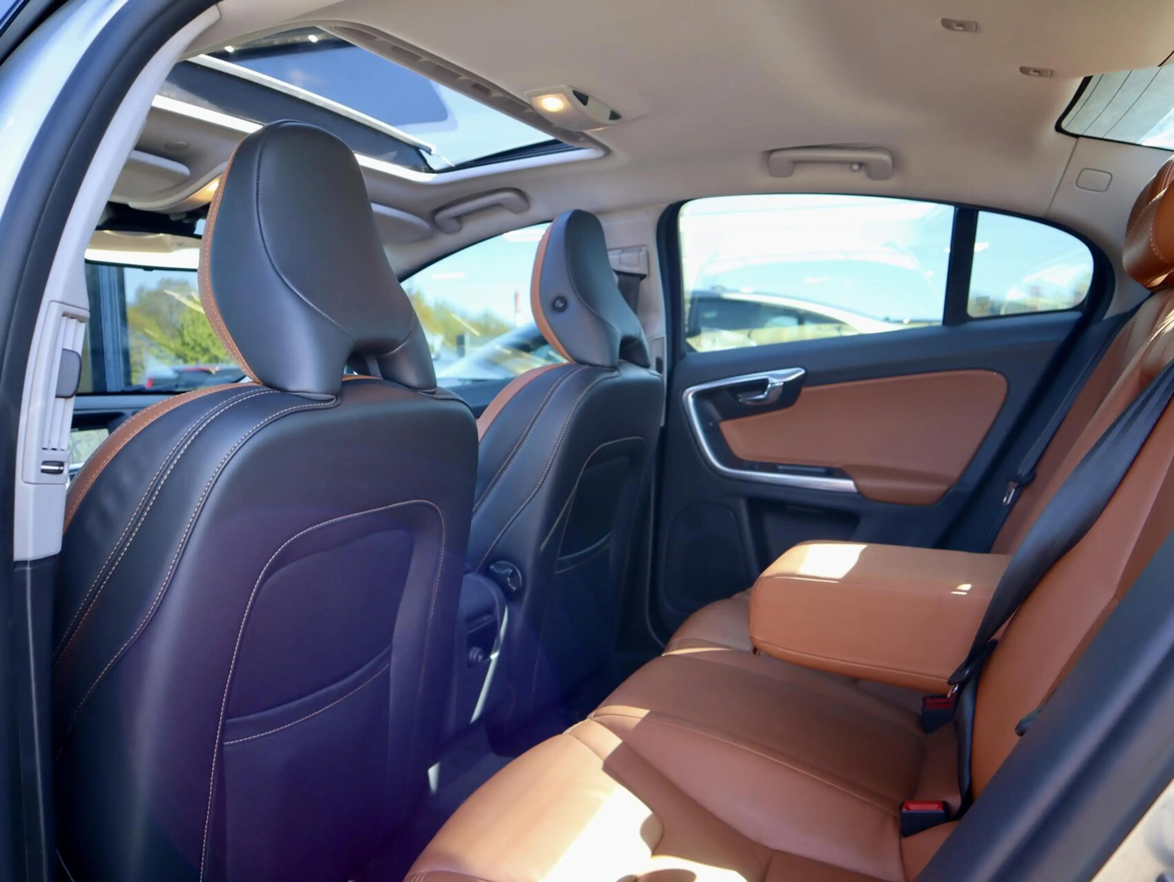 Volvo S60 1.6 T3 Leder, Schuifdak, 1e Eigenaar! met Nap!!! — photo 4
