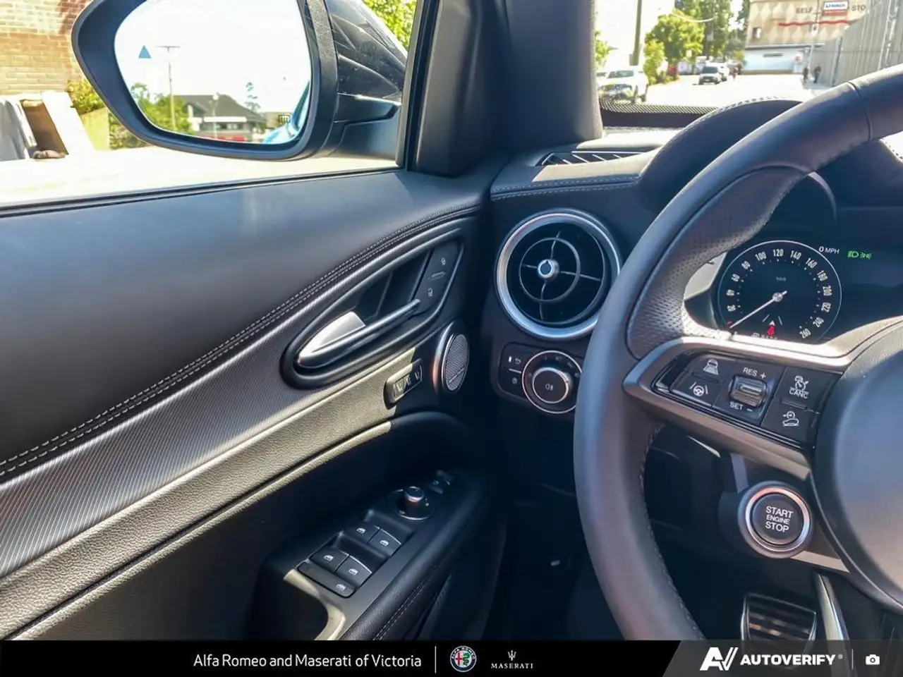 Alfa Romeo Stelvio снимка Alfa Romeo Stelvio