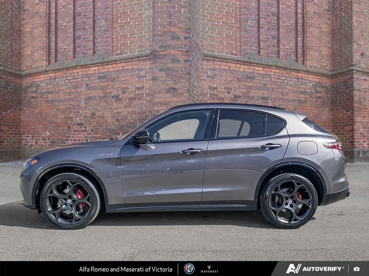 Alfa Romeo Stelvio снимка Alfa Romeo Stelvio