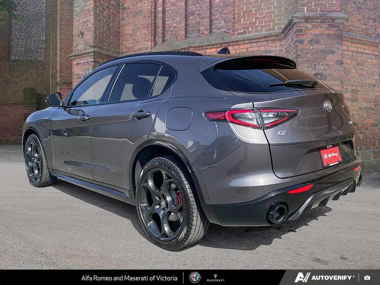 Alfa Romeo Stelvio снимка Alfa Romeo Stelvio