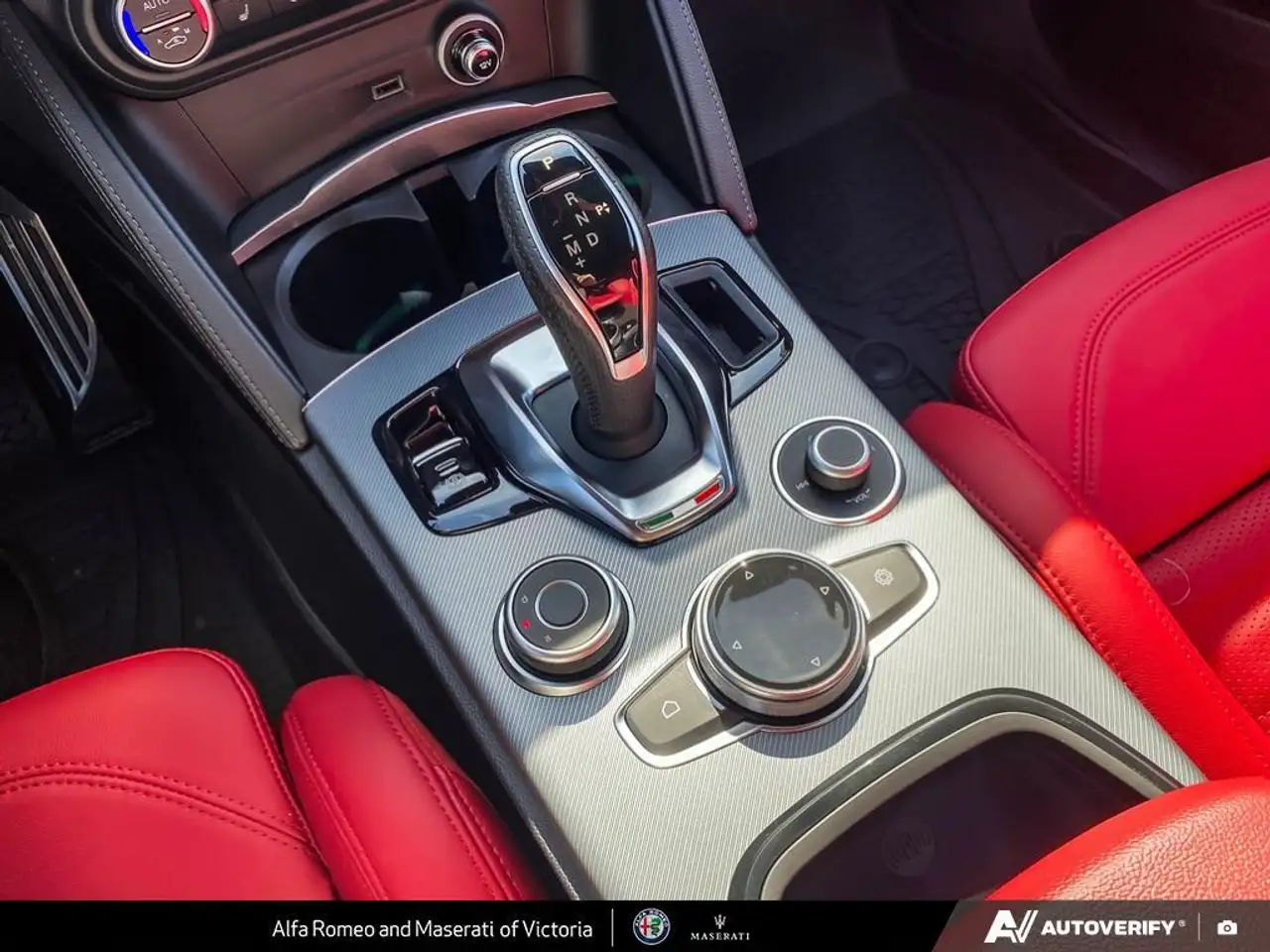 Alfa Romeo Stelvio снимка Alfa Romeo Stelvio