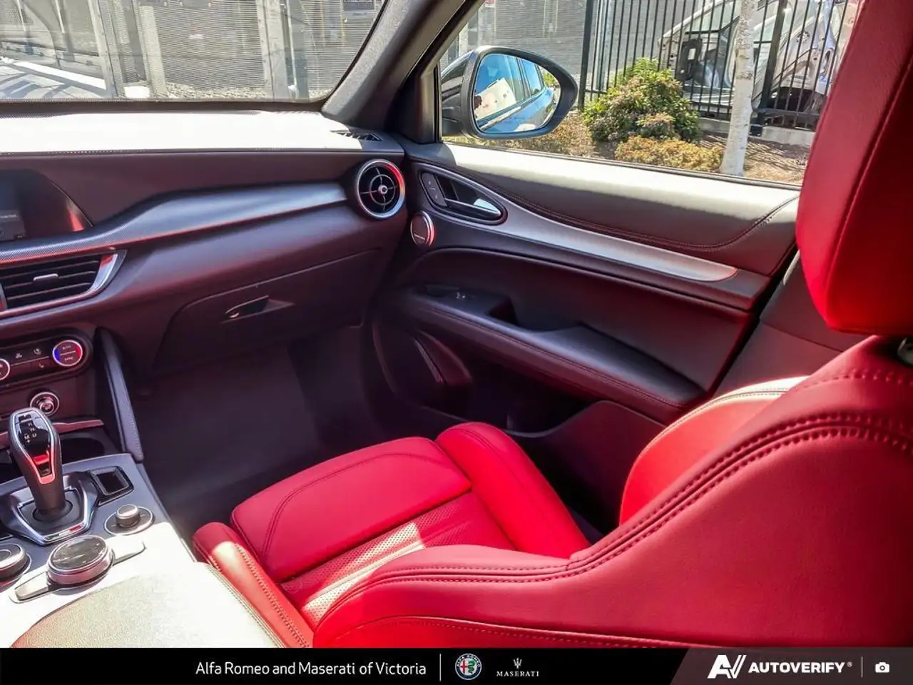 Alfa Romeo Stelvio снимка Alfa Romeo Stelvio