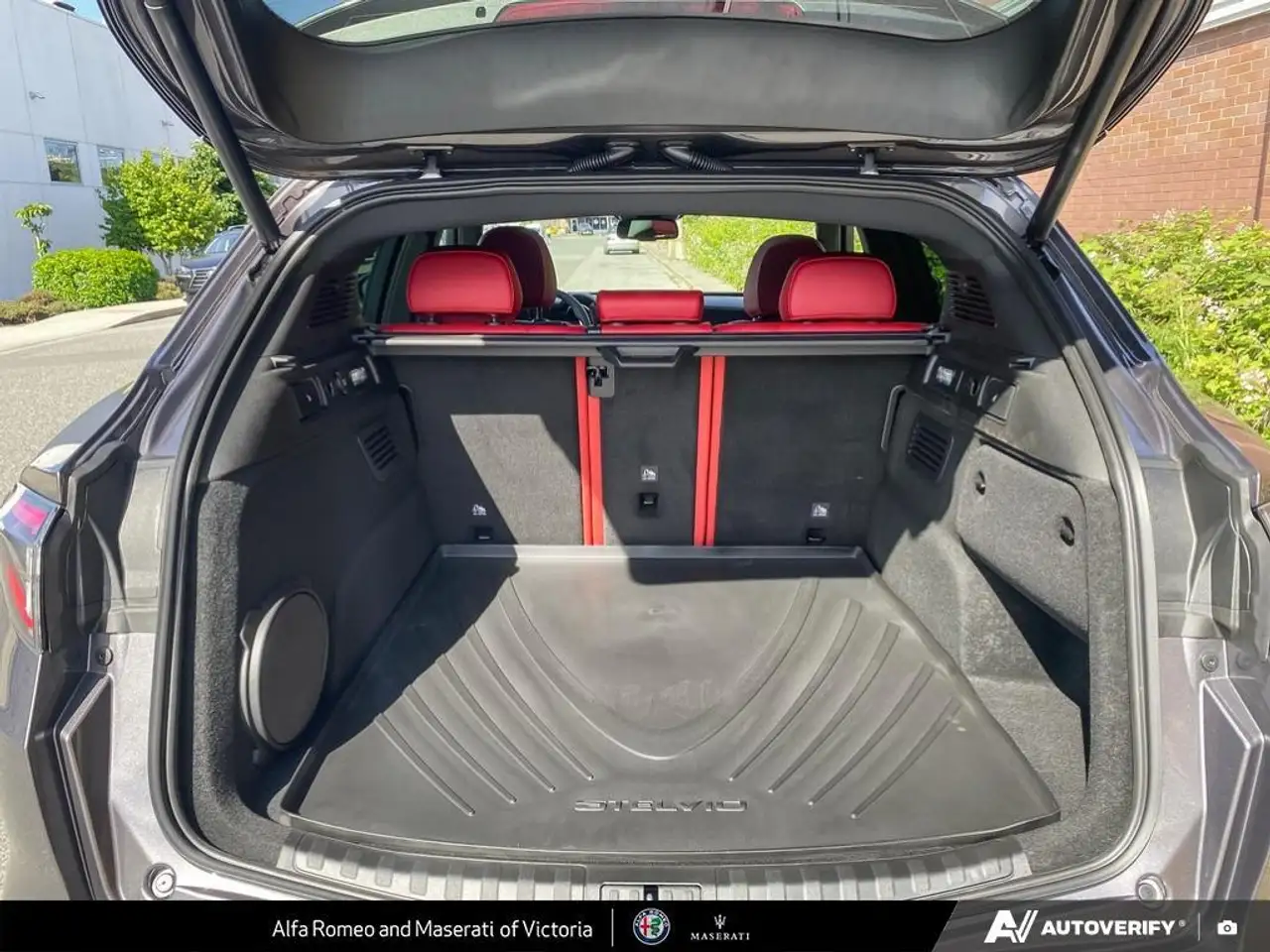 Alfa Romeo Stelvio снимка Alfa Romeo Stelvio