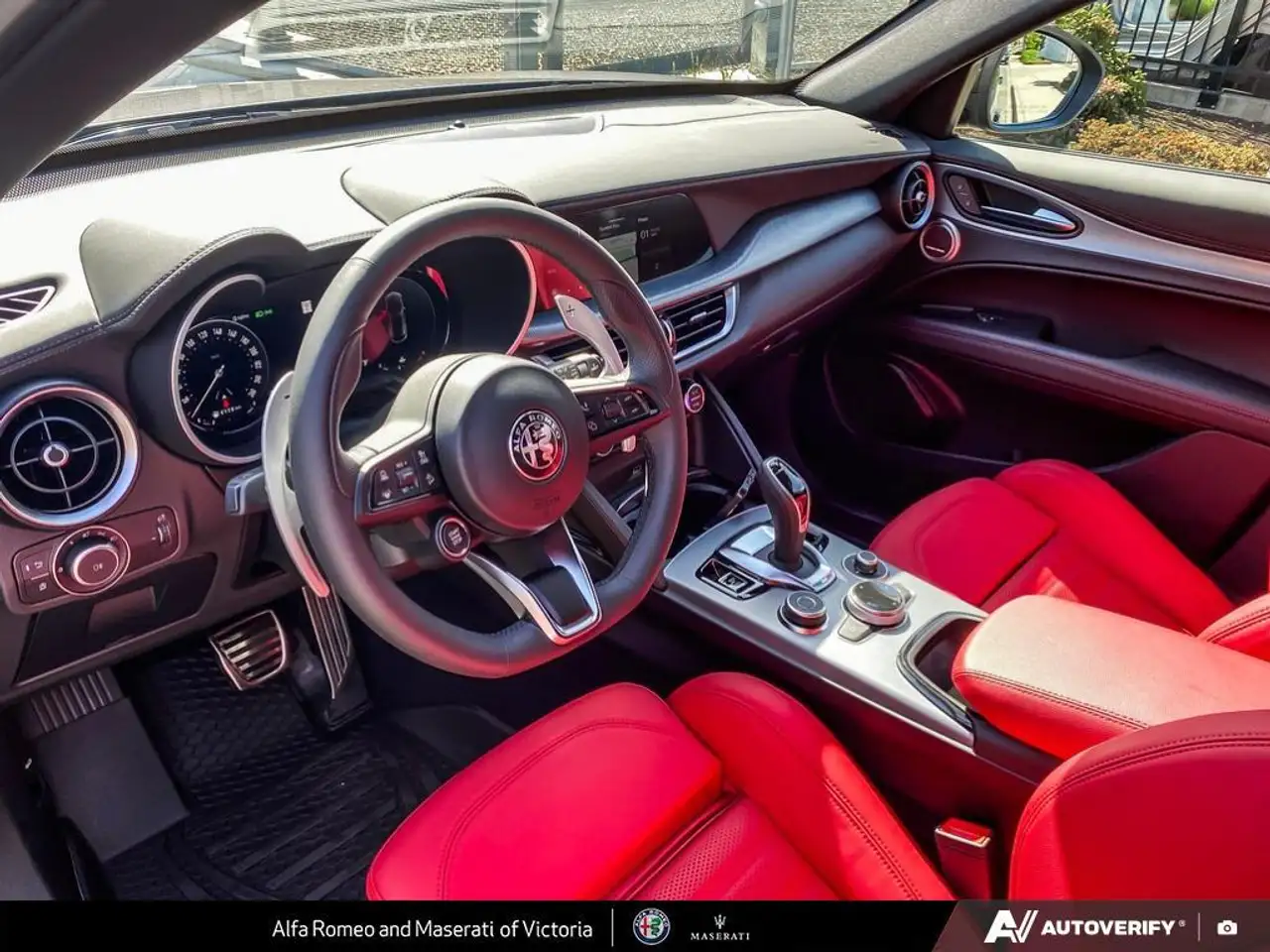 Alfa Romeo Stelvio снимка Alfa Romeo Stelvio