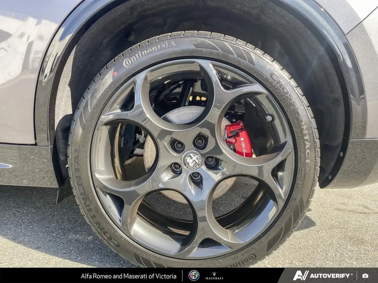 Alfa Romeo Stelvio снимка Alfa Romeo Stelvio