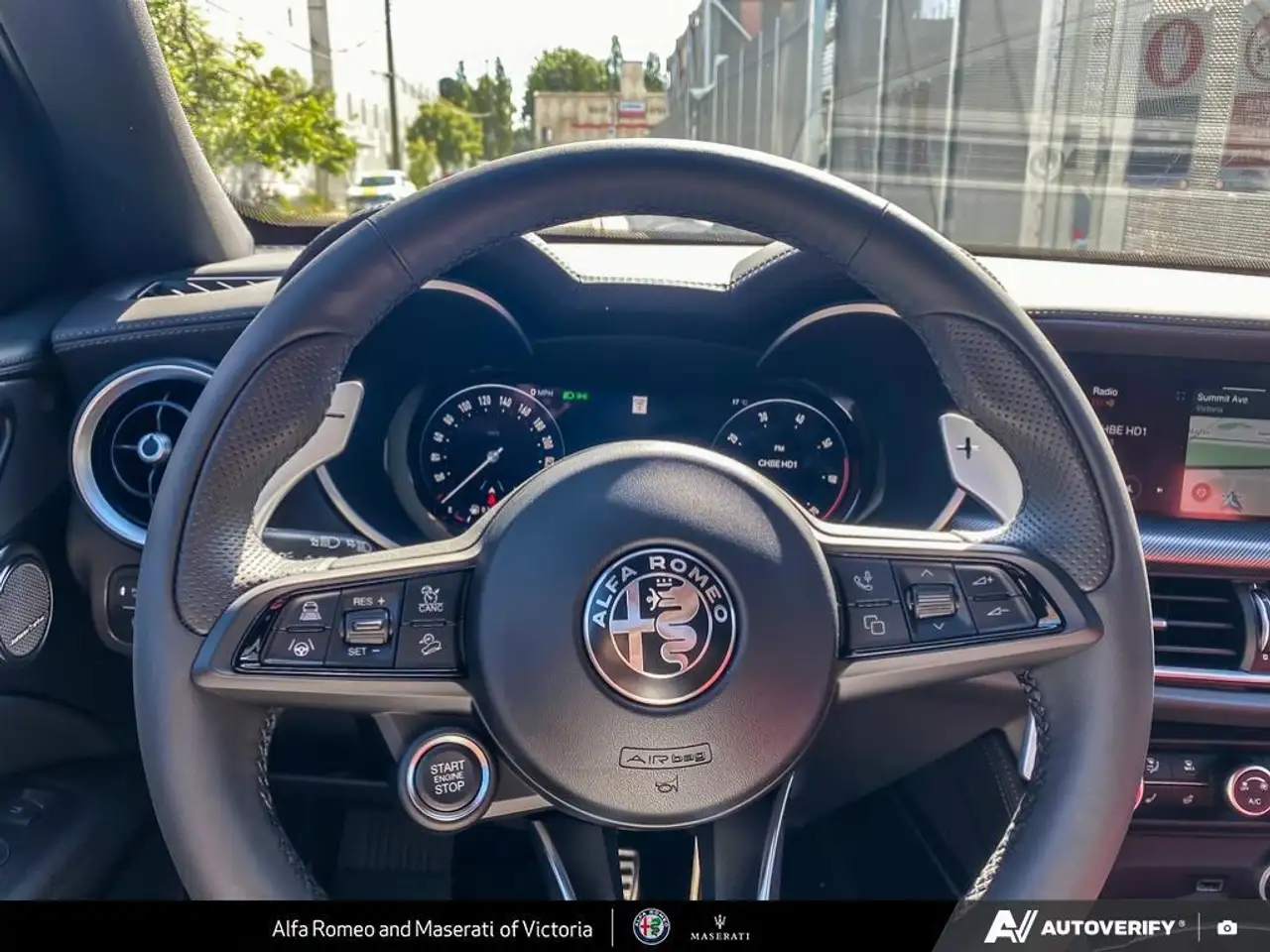 Alfa Romeo Stelvio снимка Alfa Romeo Stelvio