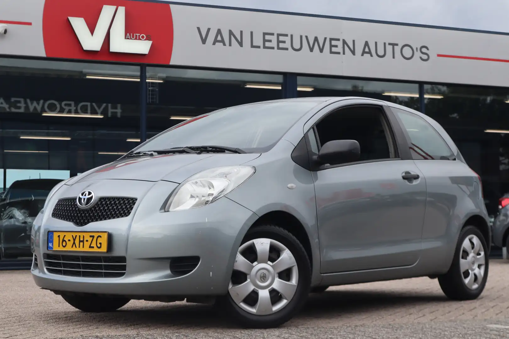 Toyota Yaris 1.0 VVTi Terra | Zuinig Rijden | Radio CD | Grijs - 1