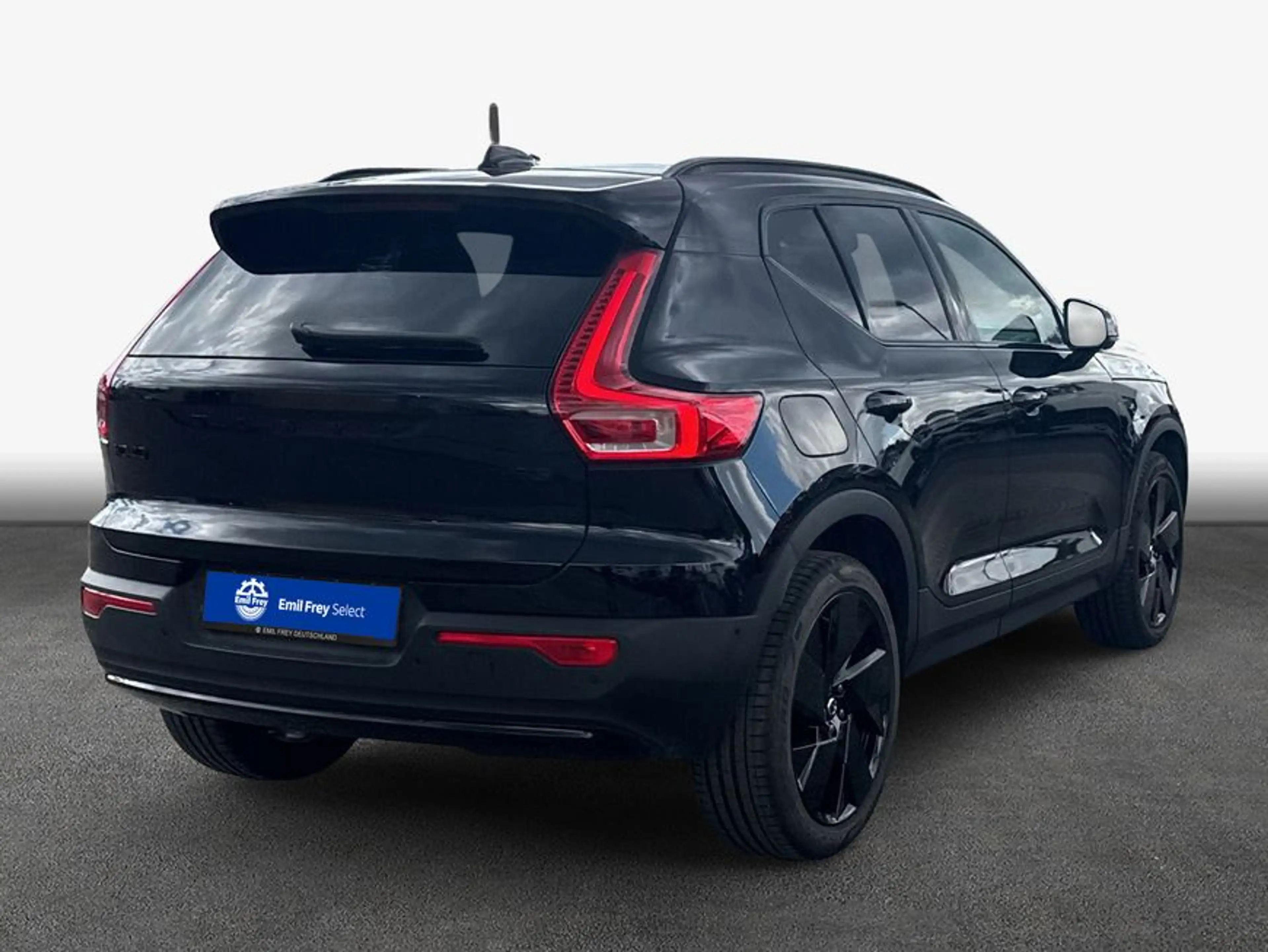 Volvo XC40 XC40 B3 B DKG Plus Black Edition — photo 2