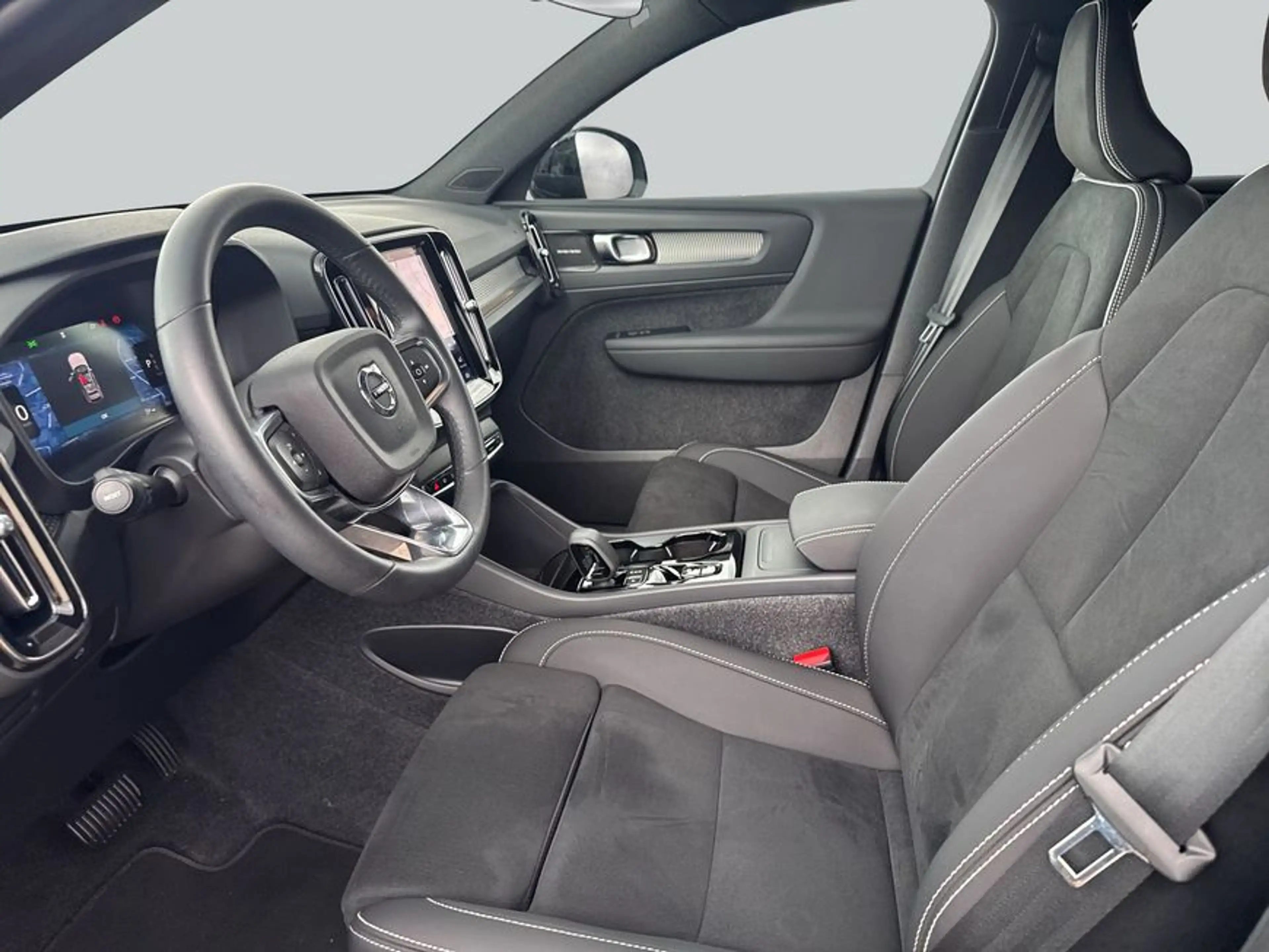 Volvo XC40 XC40 B3 B DKG Plus Black Edition — photo 9