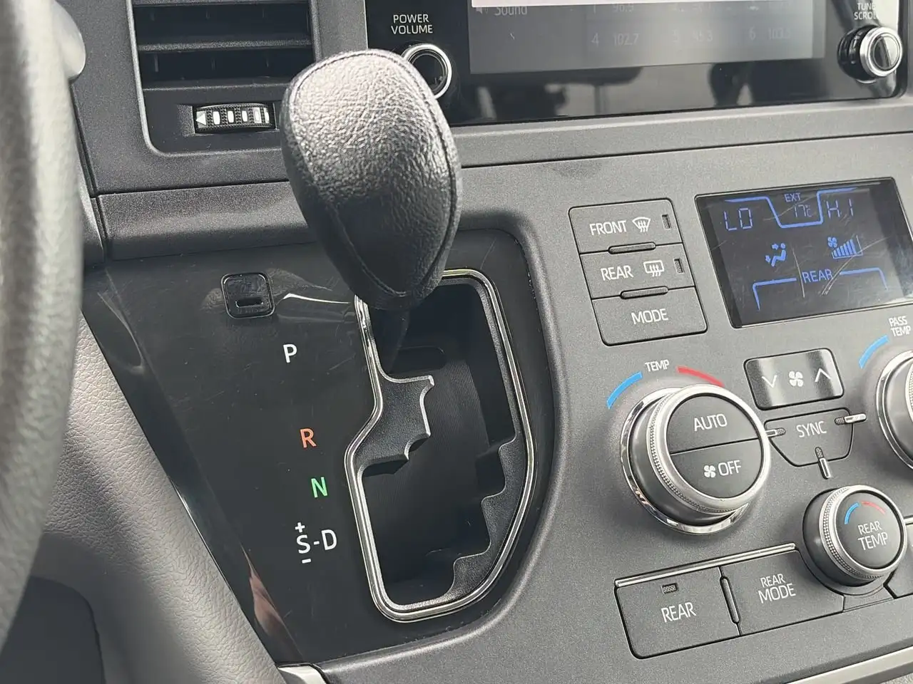 Toyota Sienna снимка Toyota Sienna